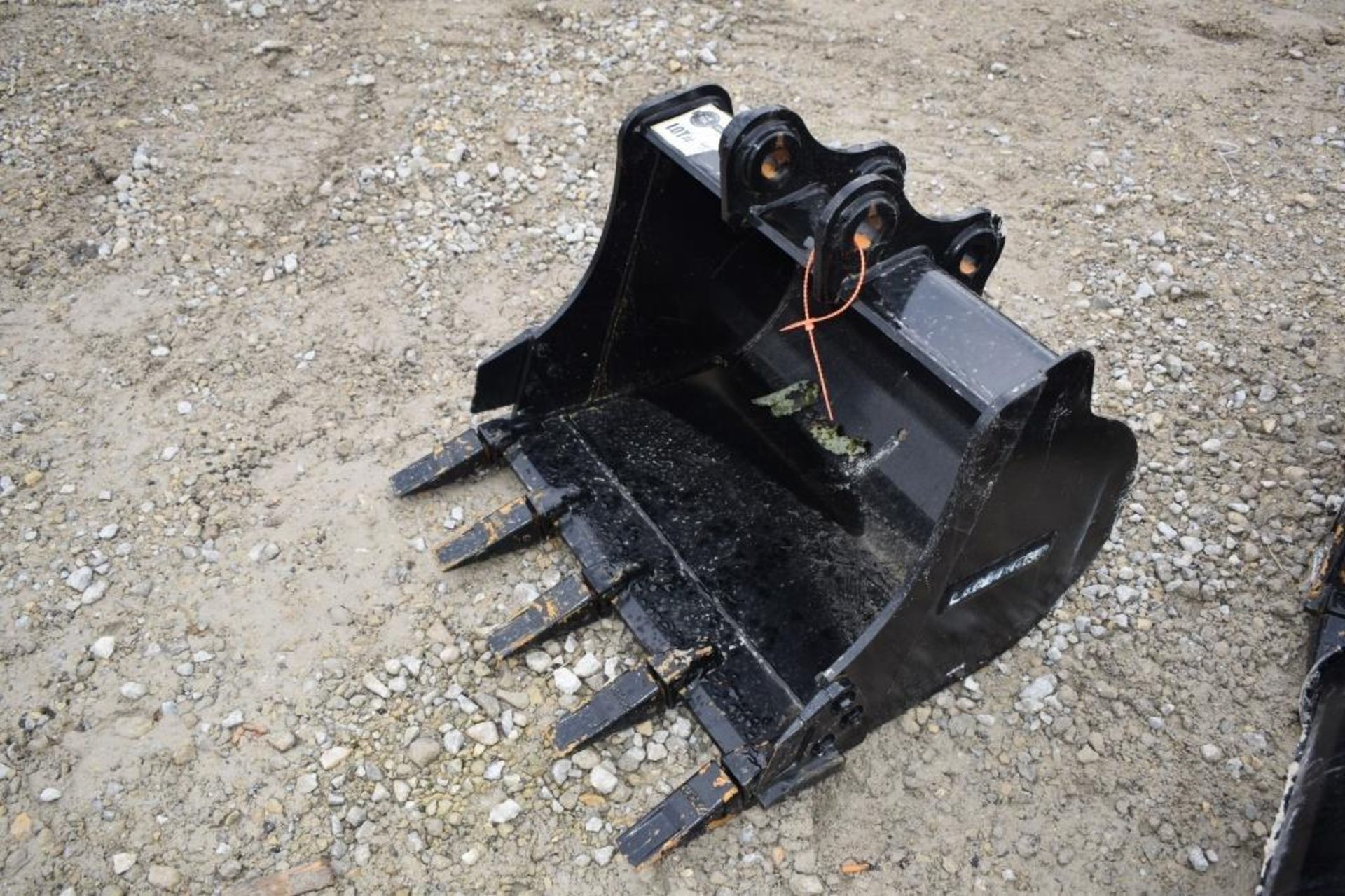 Bucket, Trenching LANDHERO 30INCH EXCAVATOR BUCKET 276012 - Image 3 of 3