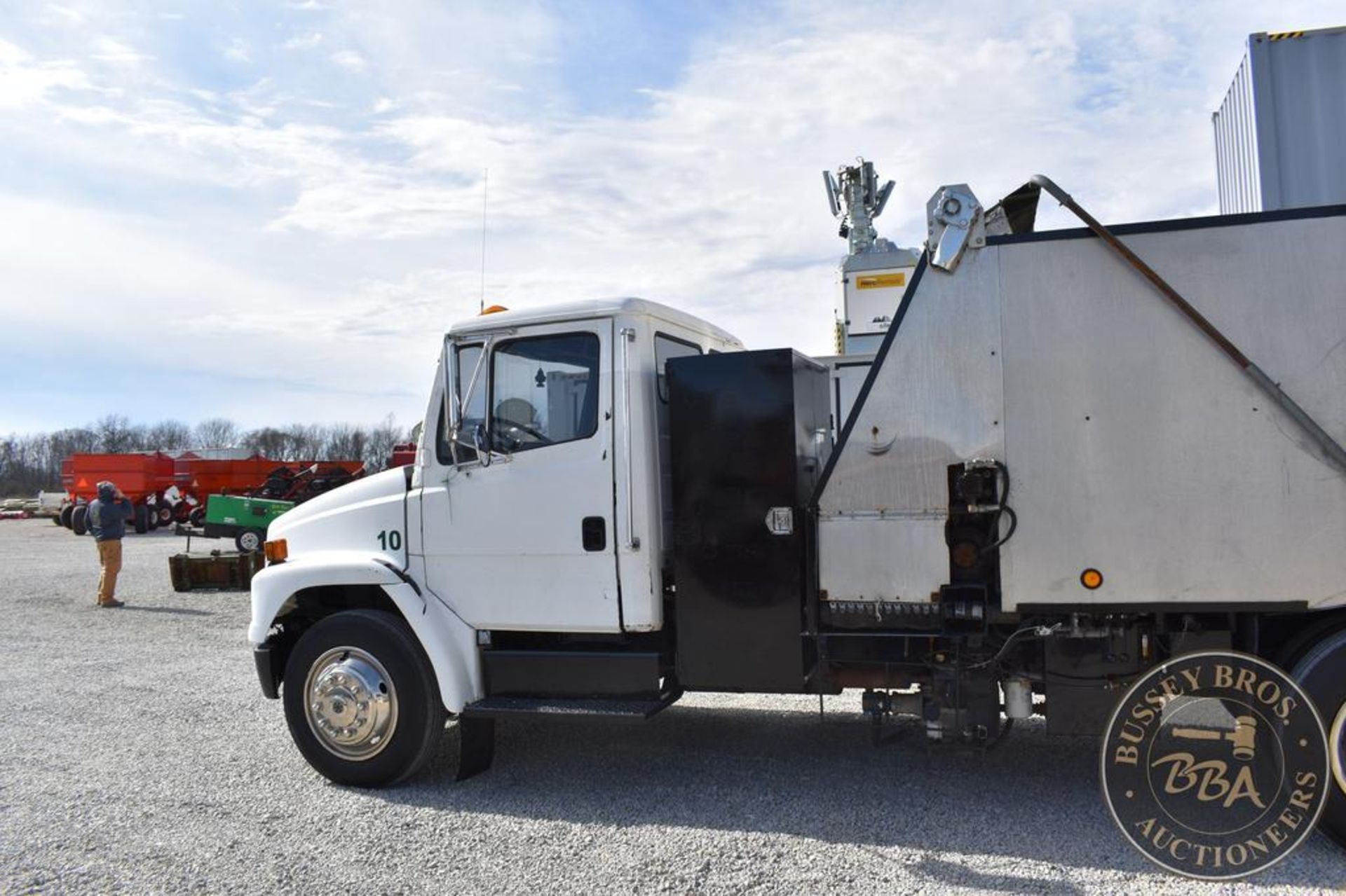 2001 FREIGHTLINER FL60 26017 - Image 27 of 59