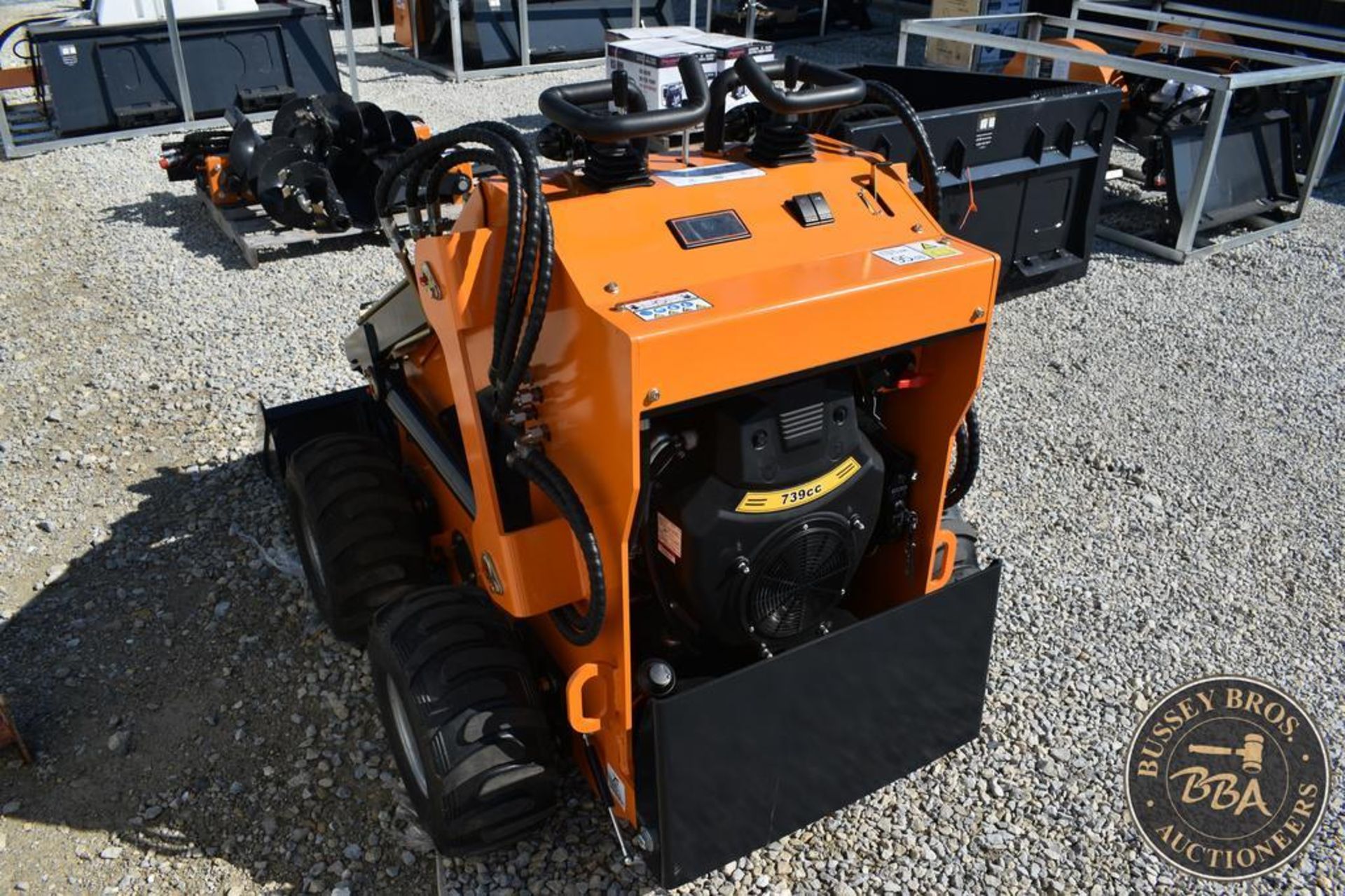 LANDHERO MINI WHEELED SKIDSTEER 24840 - Image 4 of 14