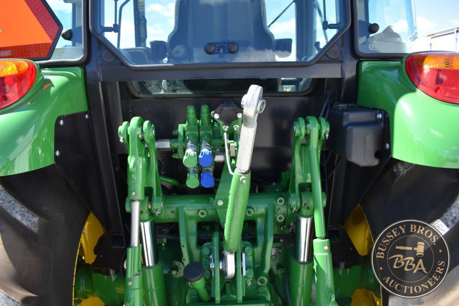 2019 JOHN DEERE 5090M 26121 - Image 38 of 59