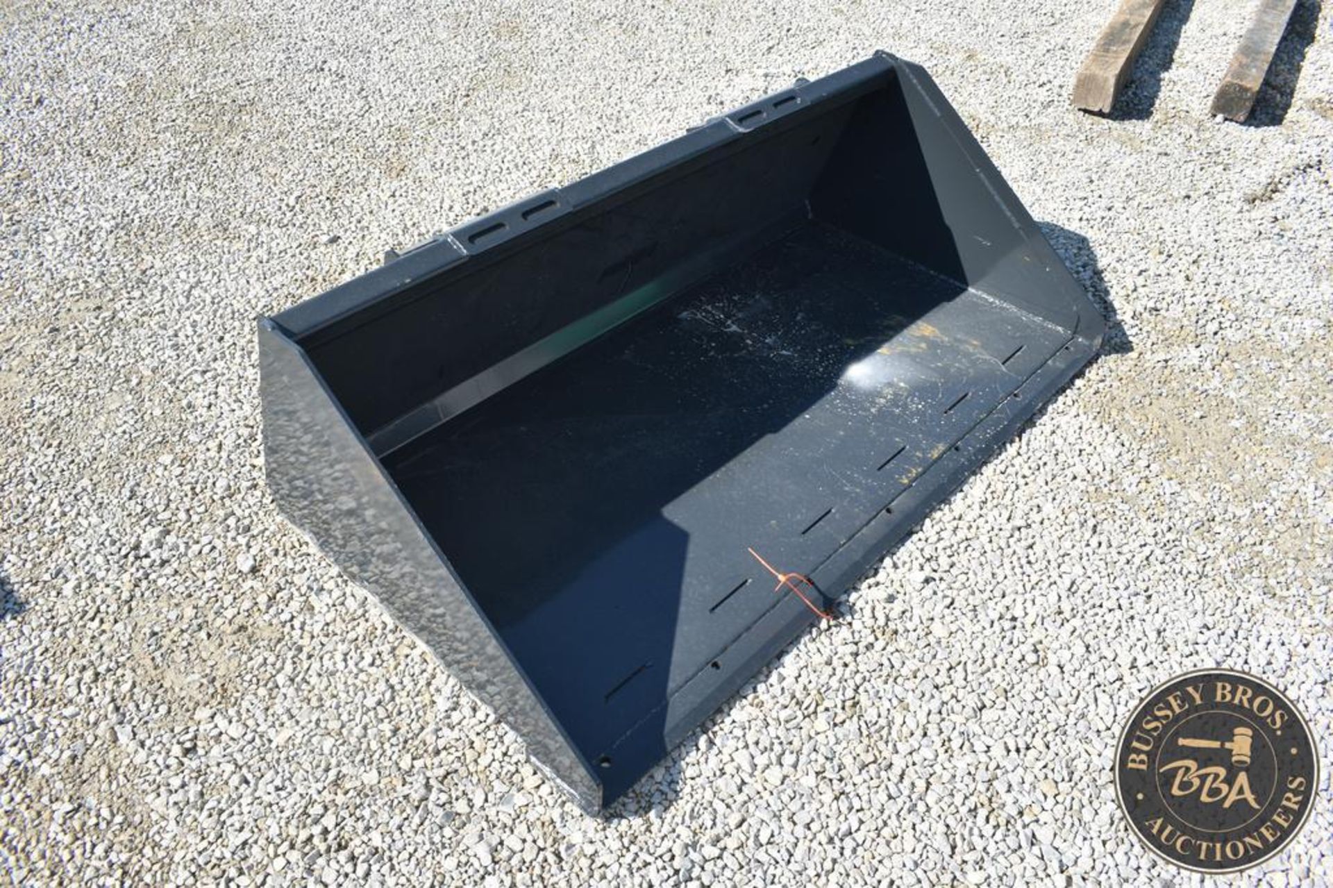 Bucket, Light Material WOLVERINE TDB-11-66W 24813