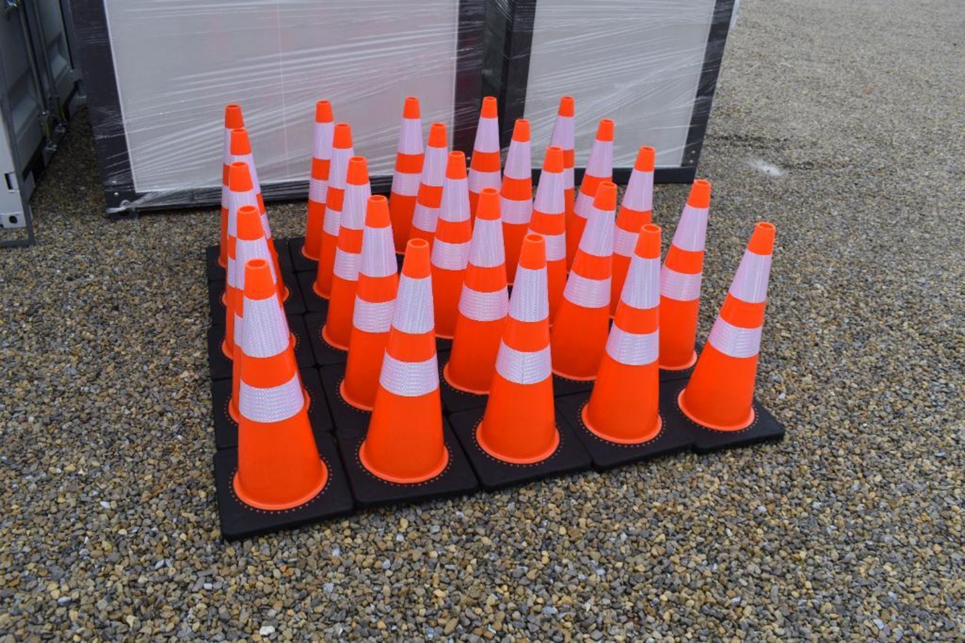 STEELMAN TRAFFIC CONES 27465 - Image 6 of 6