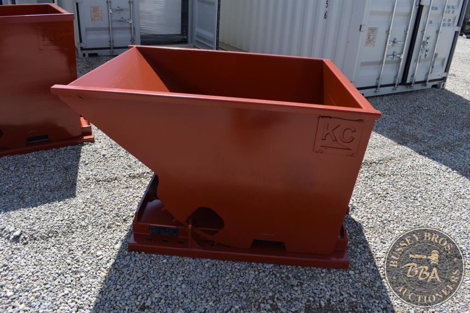 KIT CONTAINERS SELF DUMPING HOPPER 27304 - Image 4 of 6