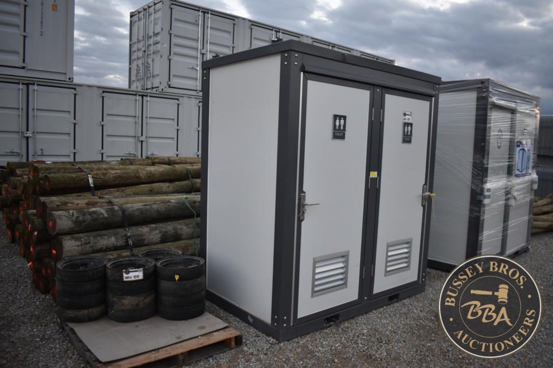 PORTABLE RESTROOM 27636 - Image 2 of 2