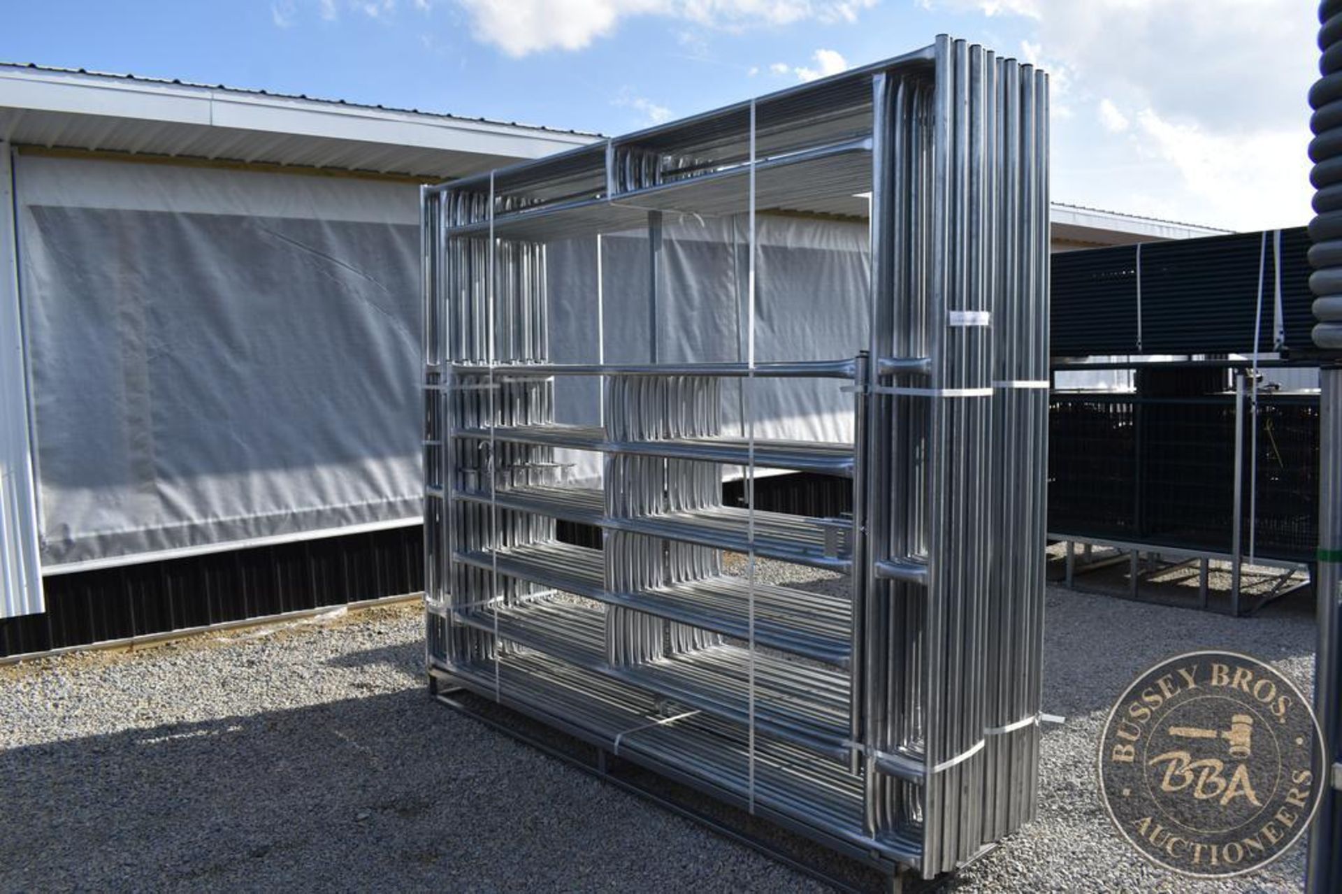 POWDER COATED CORRAL PANELS WITH GATE 27052 - Image 6 of 8