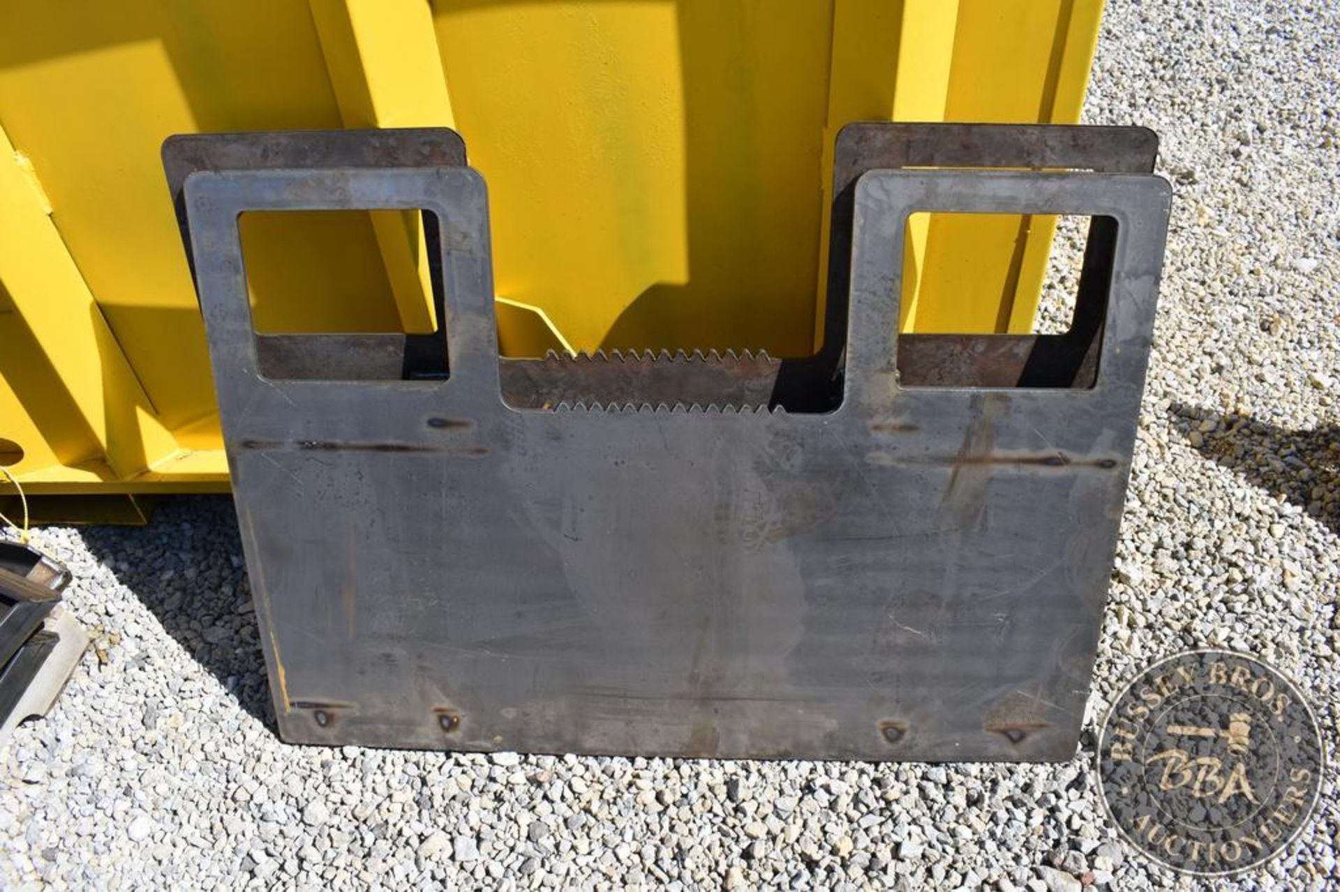 Hitch KIT CONTAINERS SKID STEER WELDABLE PLATE 27291 - Image 2 of 3