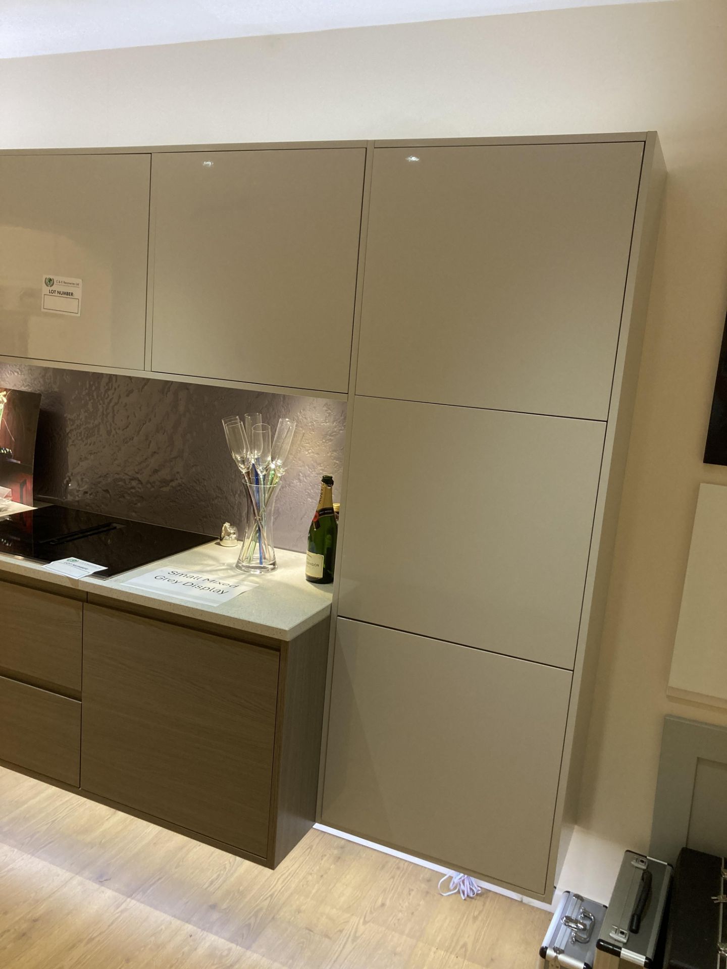 Mixed grey kitchen display with appliance - Image 3 of 13