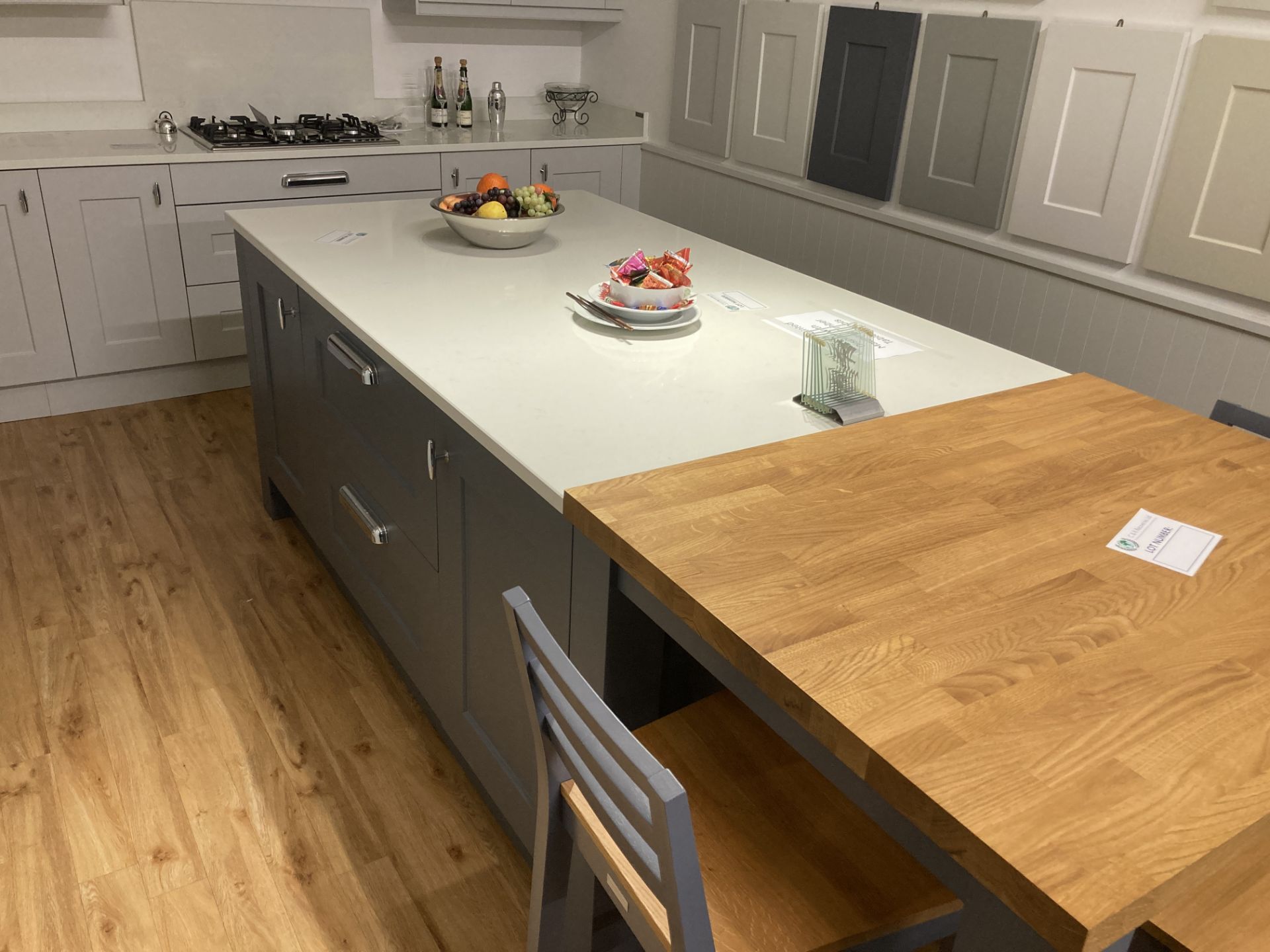 Light grey painted kitchen display with island, table & appliances (dishwasher, taps, tank NOT incl) - Image 13 of 14