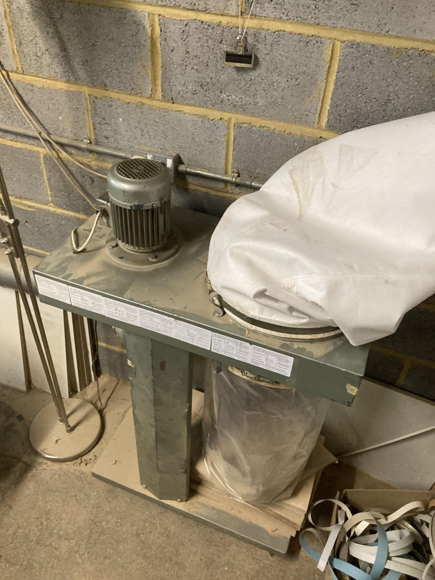 Single bag dust extractor - Image 3 of 3