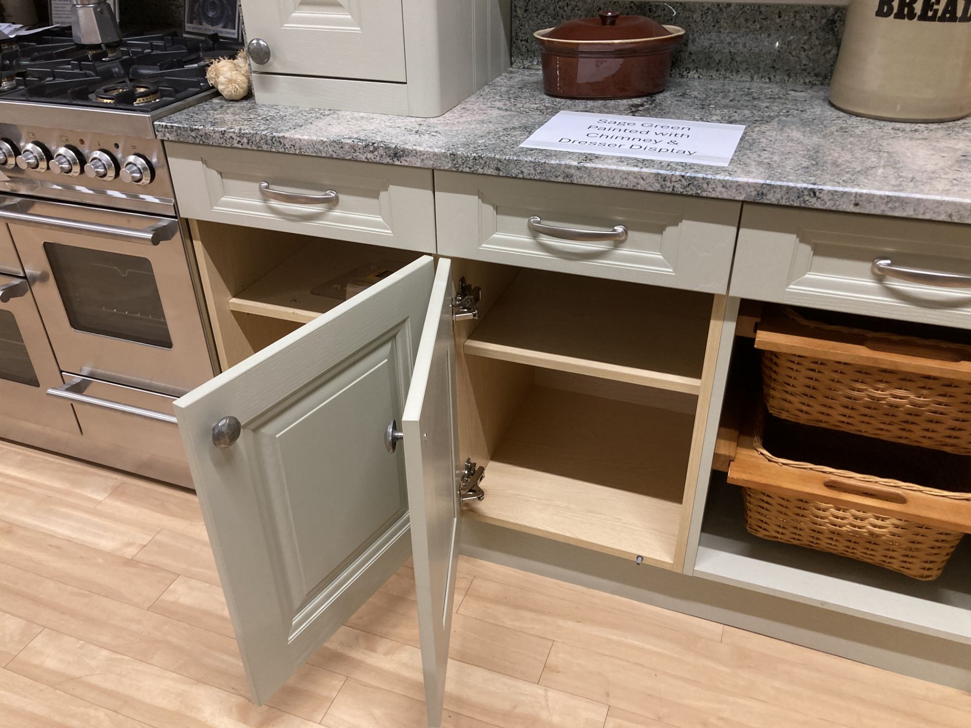 Sage green painted chimney and dresser kitchen display with extractor (range cooker NOT incl.) - Bild 4 aus 10