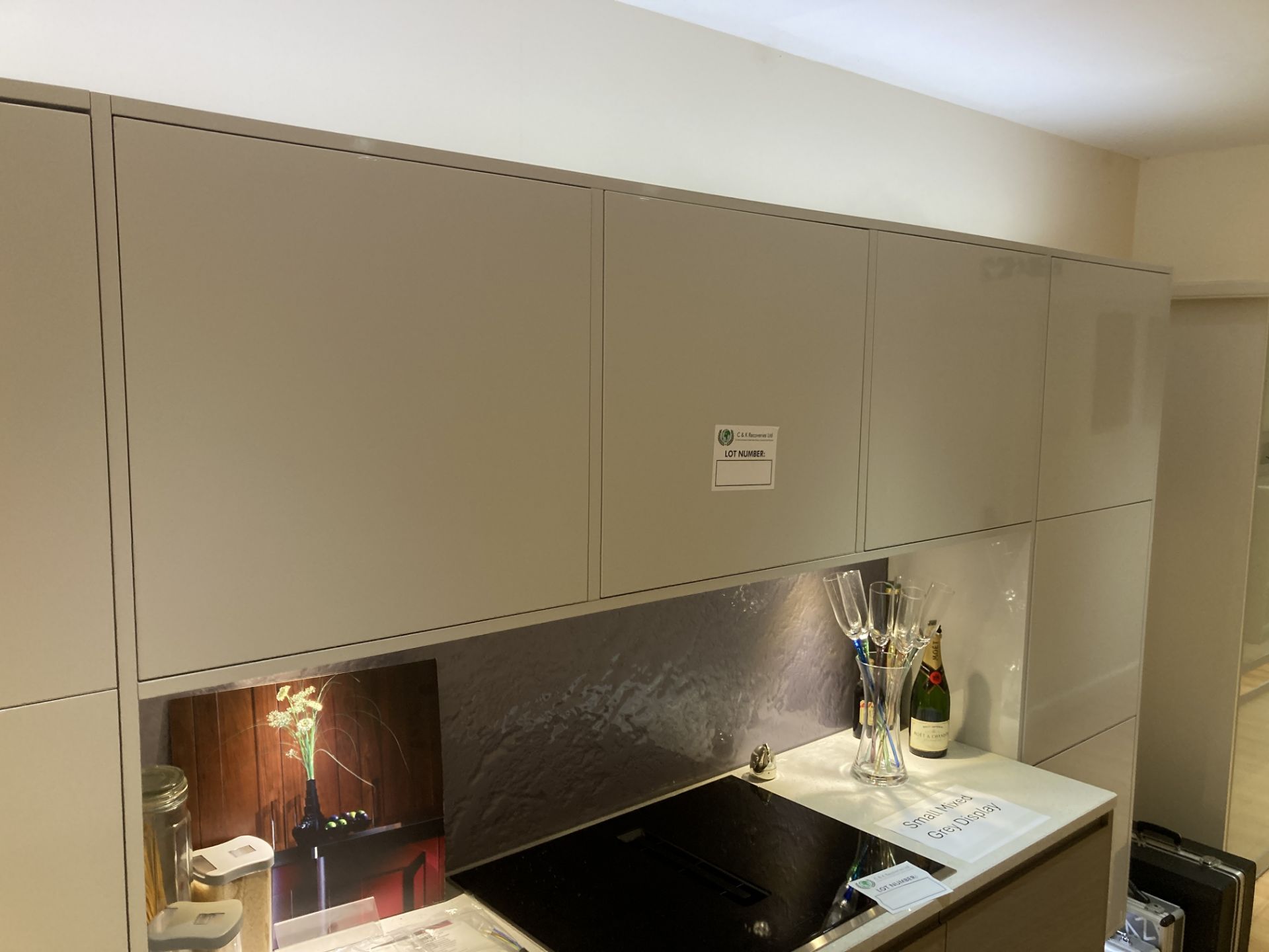 Mixed grey kitchen display with appliance - Image 8 of 13
