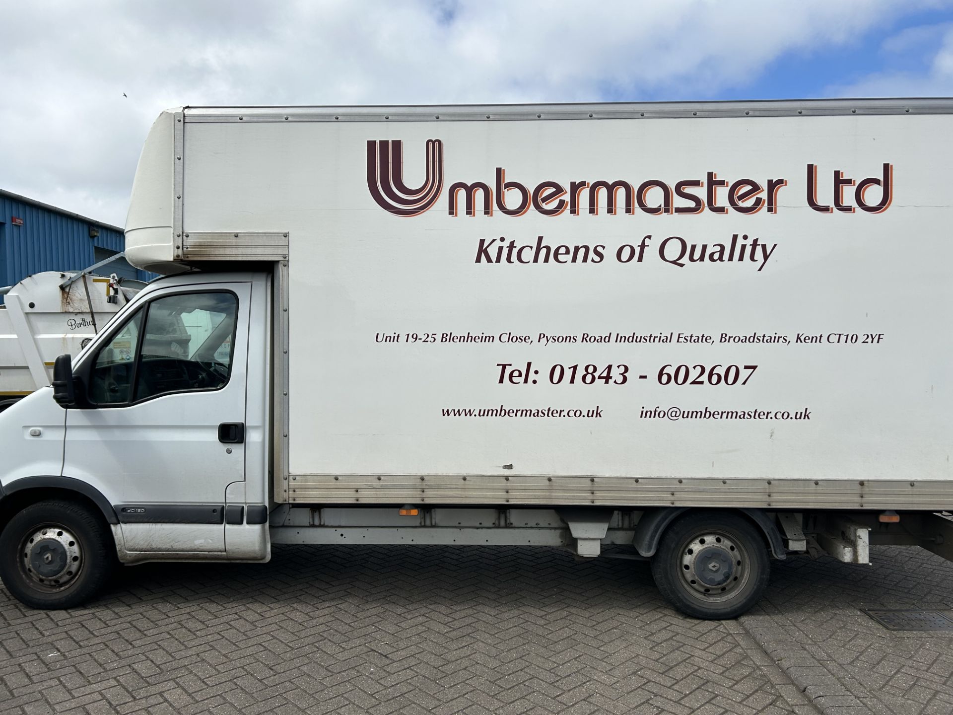 Renault Master 120.35 DCI LWB diesel low roof Luton van registration GN57 AMO with tail lift - Image 3 of 34