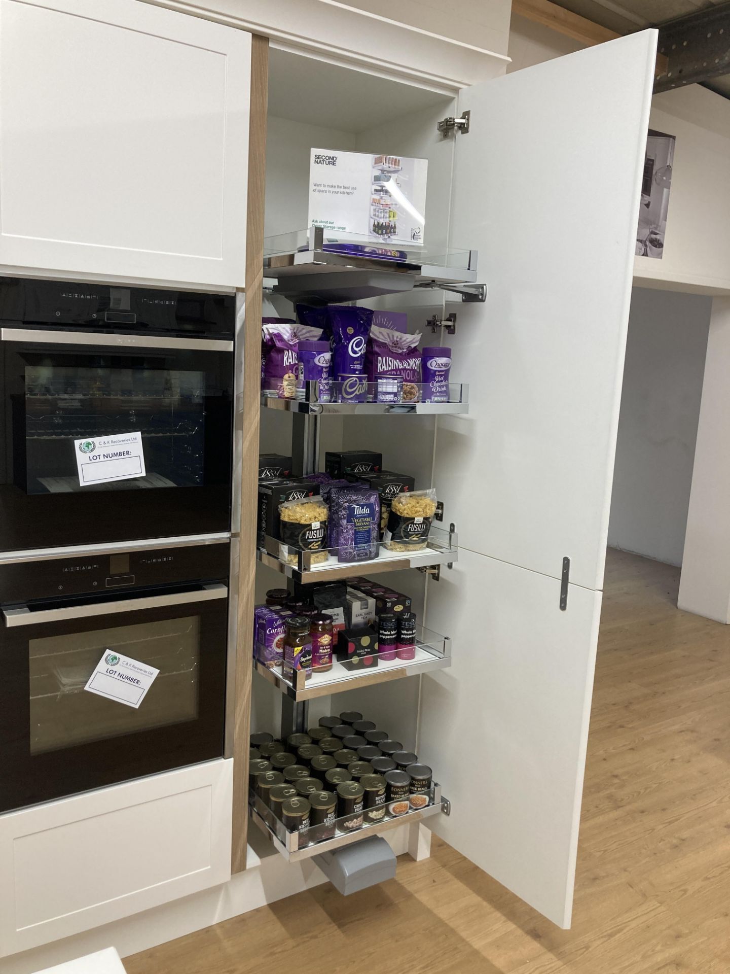 Chalk and oak kitchen display with island unit with appliances - Image 7 of 15