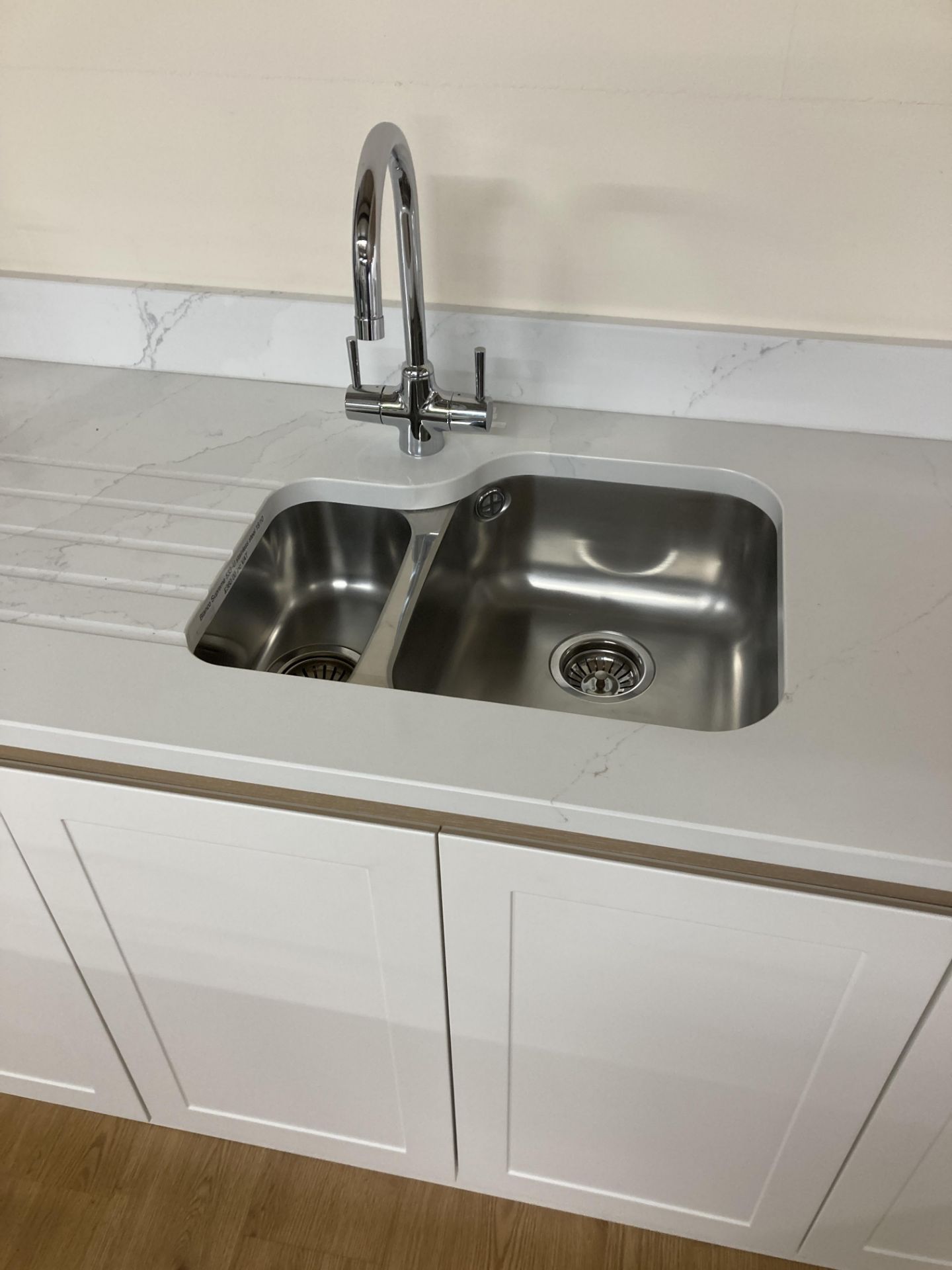 Chalk and oak kitchen display with island unit with appliances - Image 12 of 15