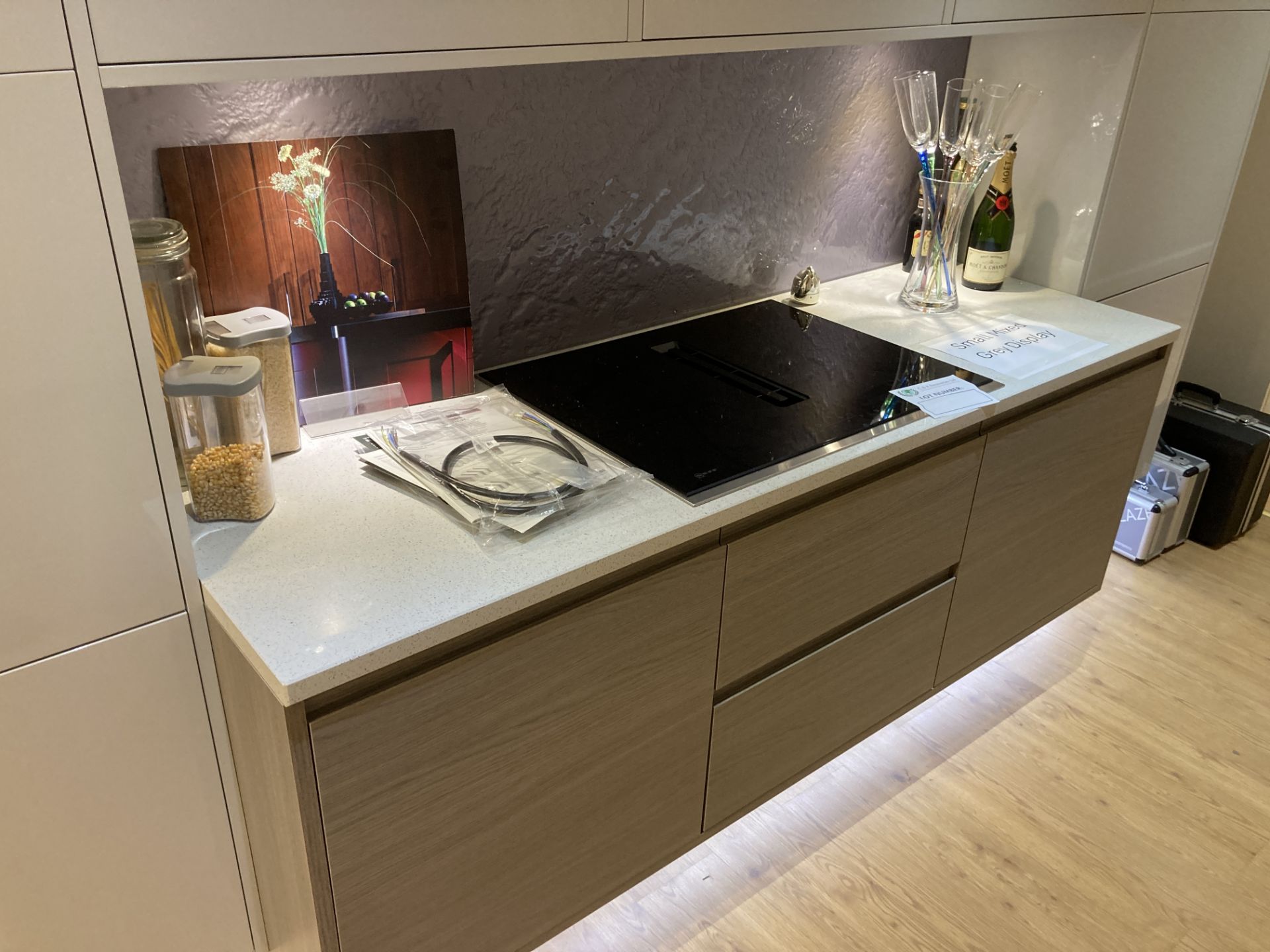 Mixed grey kitchen display with appliance - Image 9 of 13