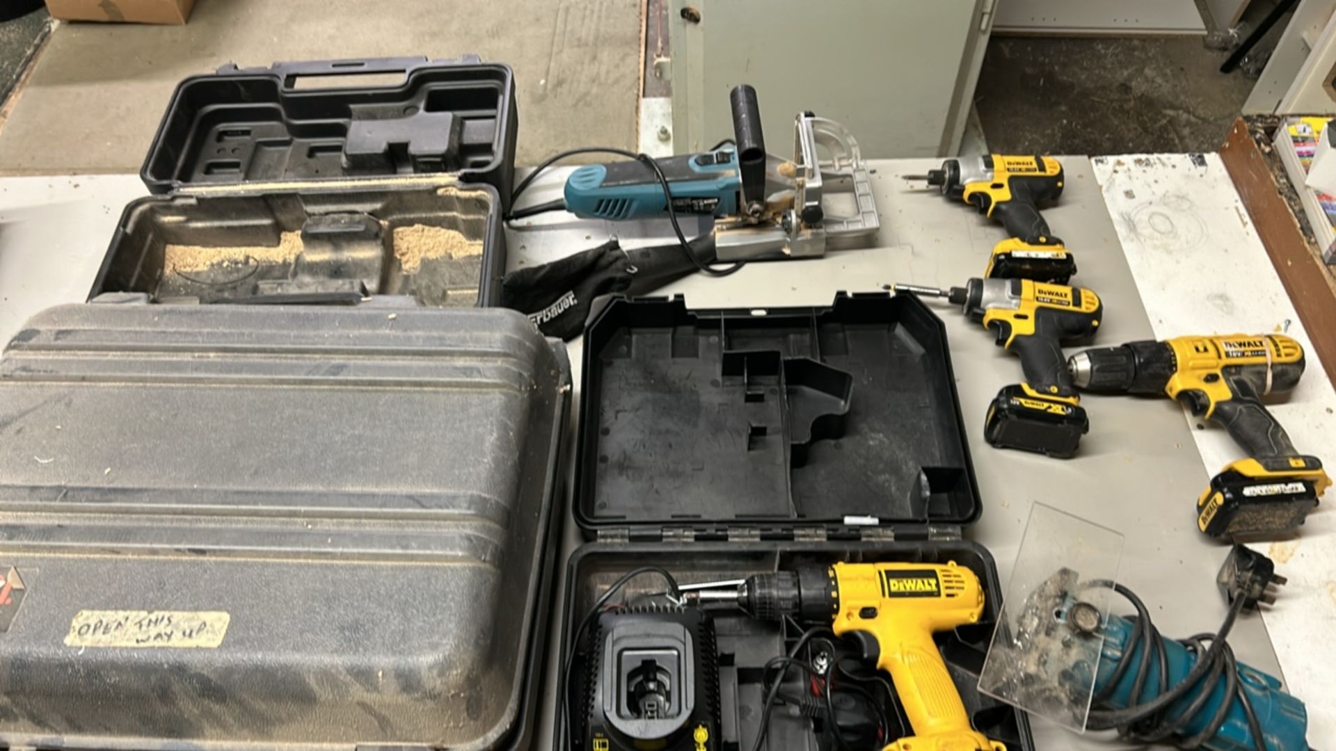 Quantity of power tools