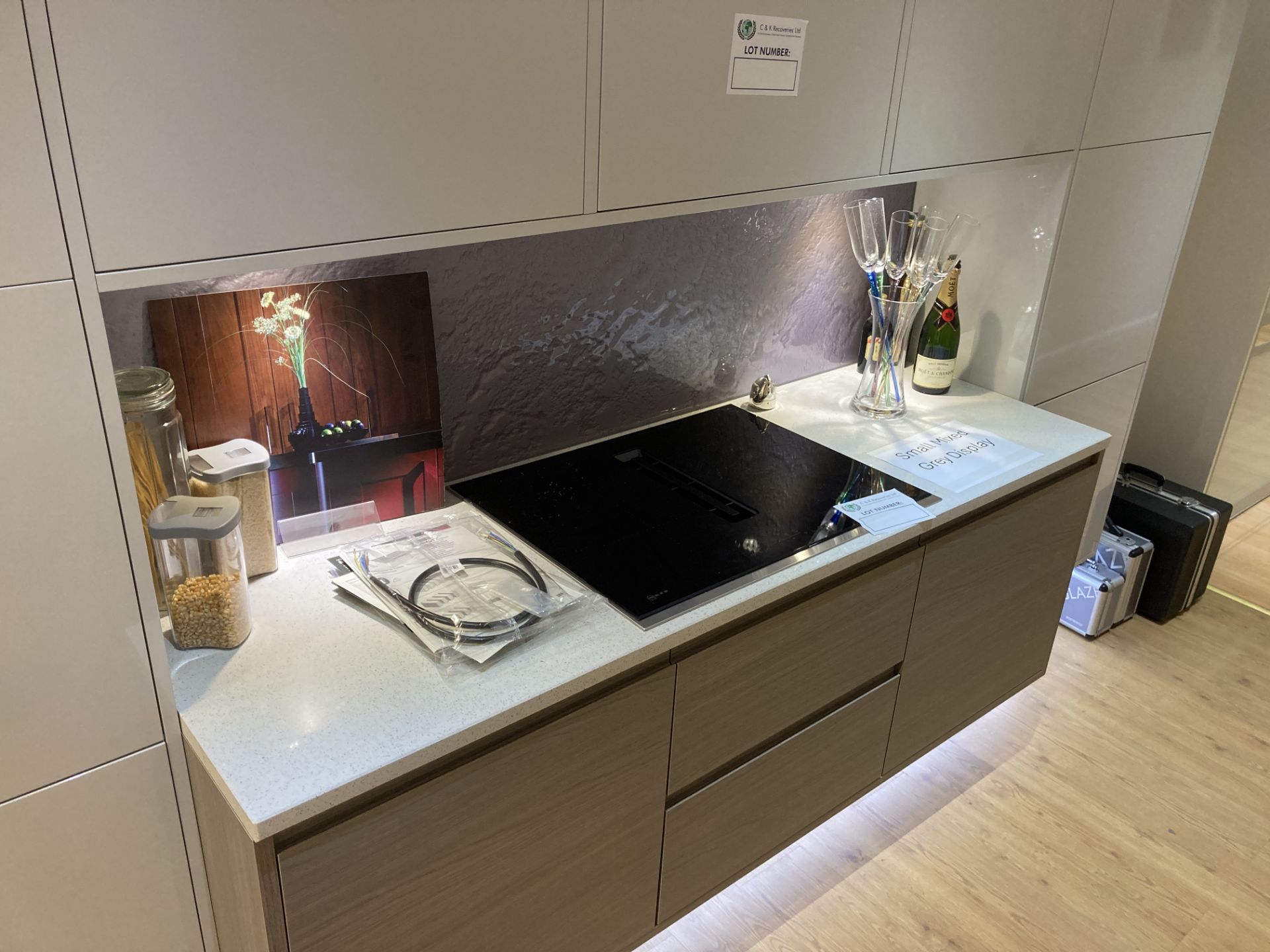 Mixed grey kitchen display with appliance - Image 6 of 13