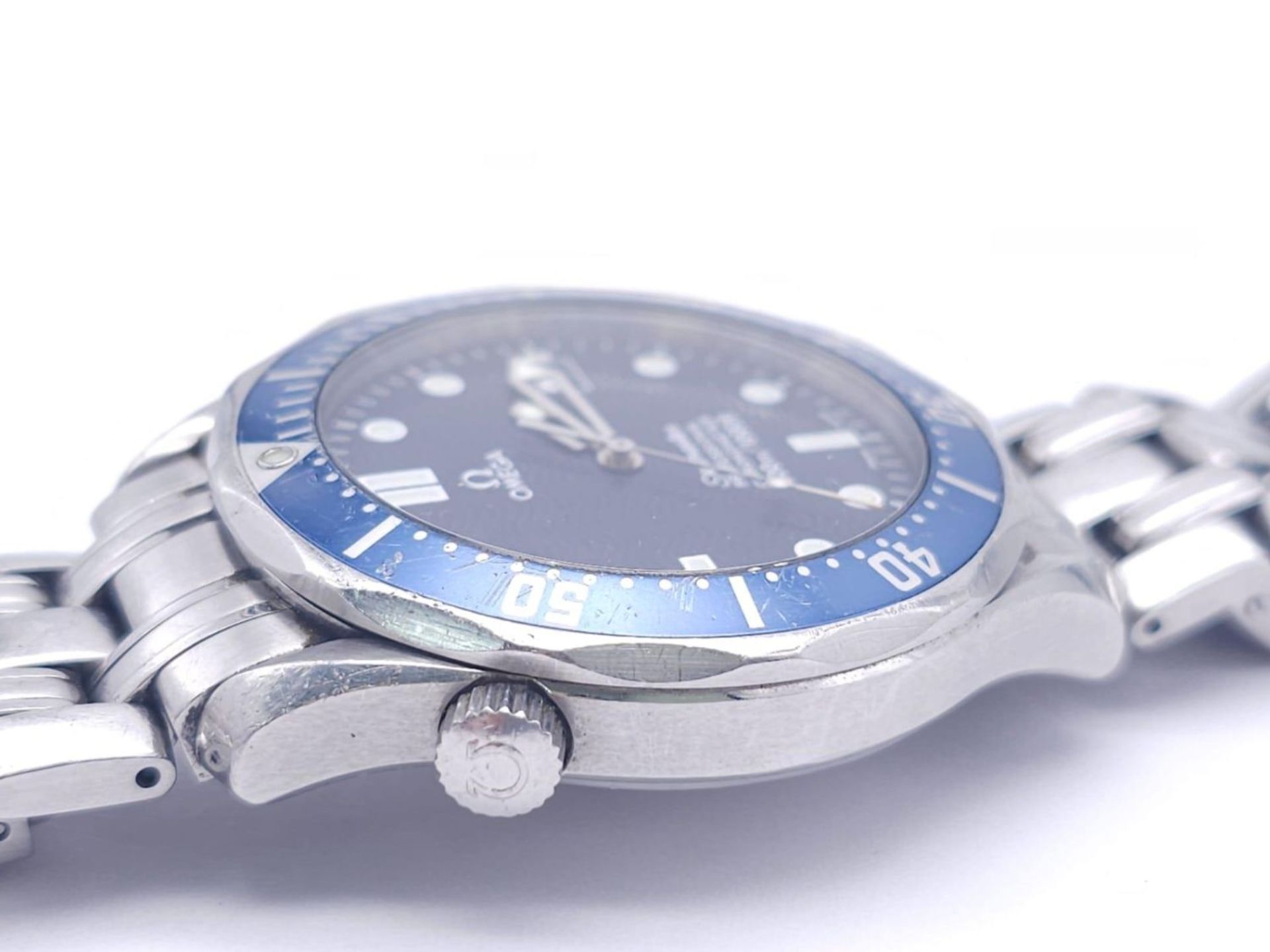 An Omega Seamaster Professional Quartz Gents Watch. Stainless steel bracelet and case - 41mm. Blue - Bild 15 aus 16