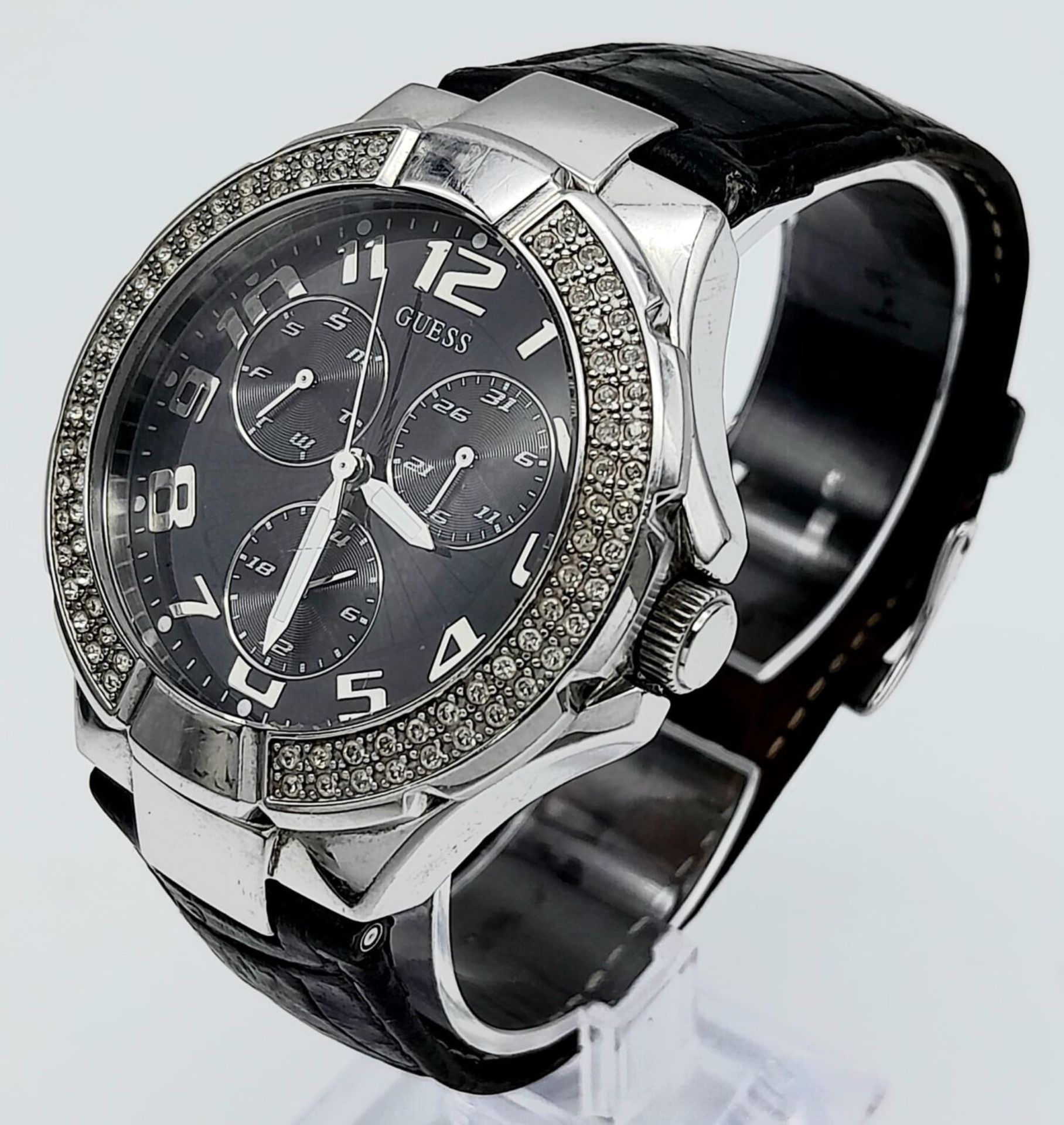 A Unisex Clear Stone Set Bezel Watch by Guess. 42mm Including Crown. Full Working Order. In - Bild 2 aus 9
