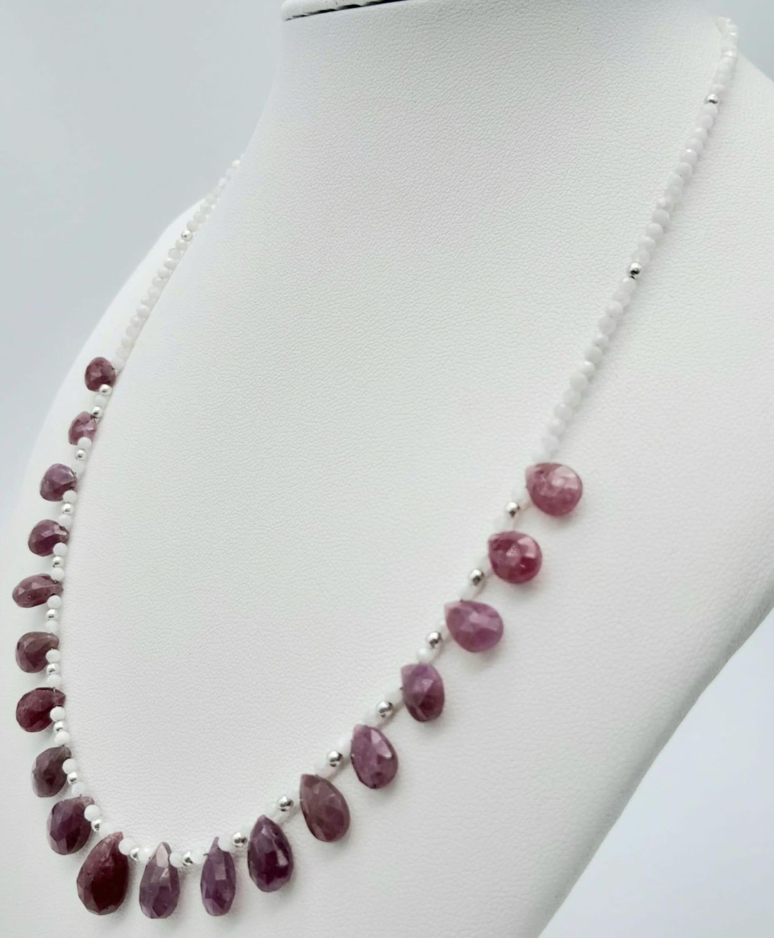 A stunning collection of matching Ruby & Moonstone, Sterling Silver Jewellery. Featuring a - Bild 3 aus 5