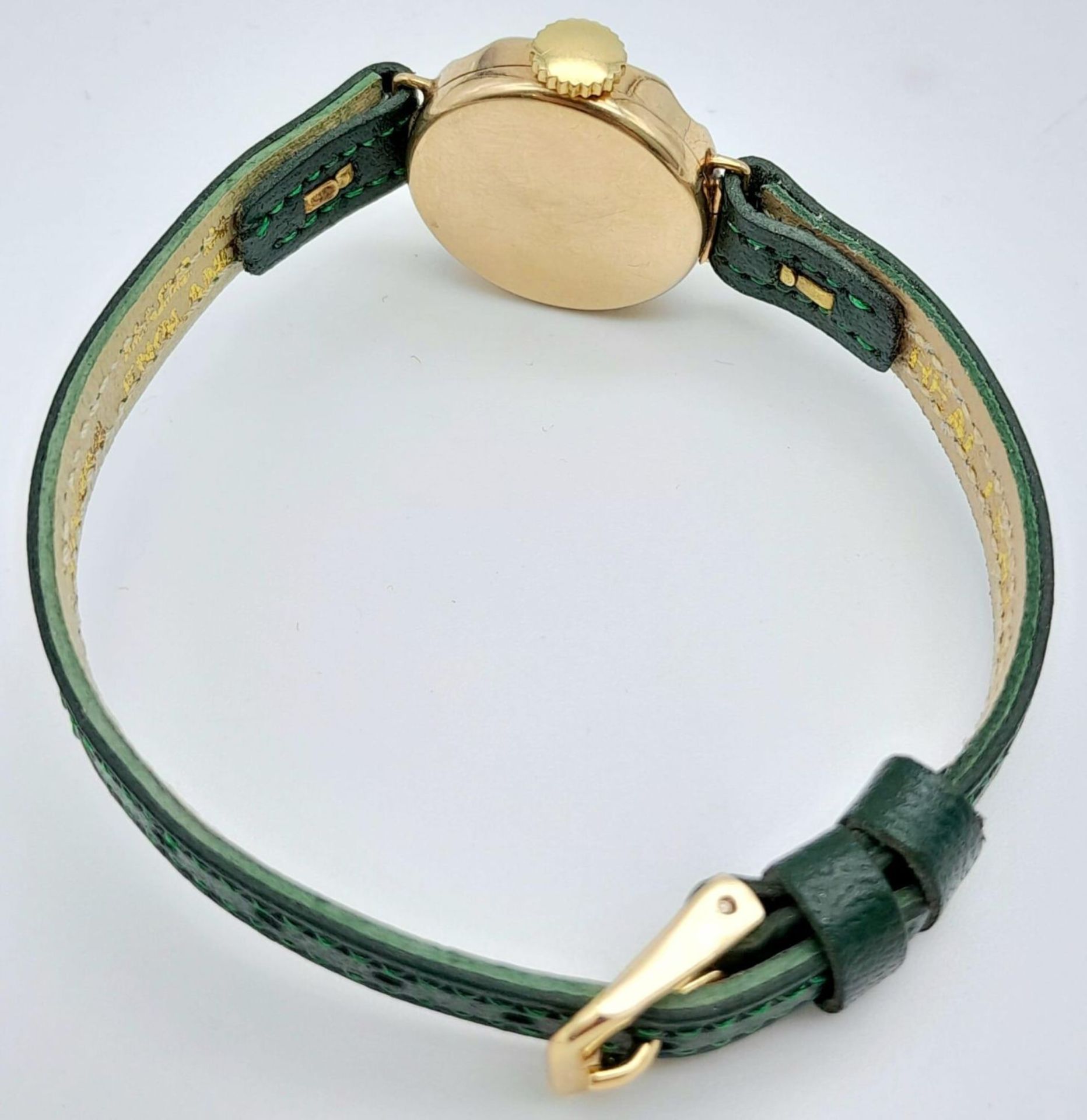 A Vintage Omer 9K Gold Cased Ladies Watch. New green leather strap. 9K gold case - 21mm. White - Bild 5 aus 5
