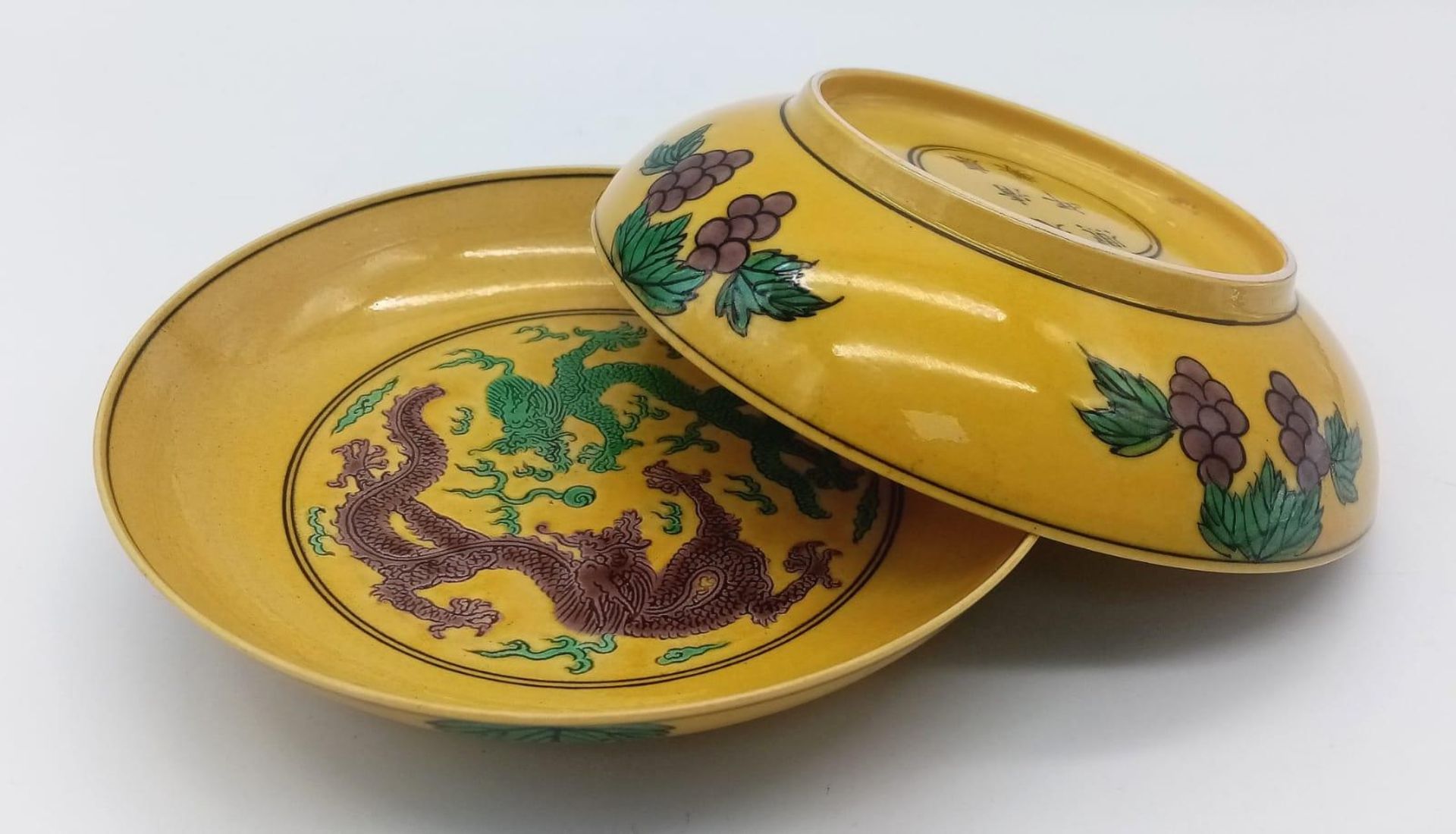 A pair of stunning Chinese Porcelain Sauce Bowls. A rare find with such rich colours, these sauce - Bild 2 aus 12