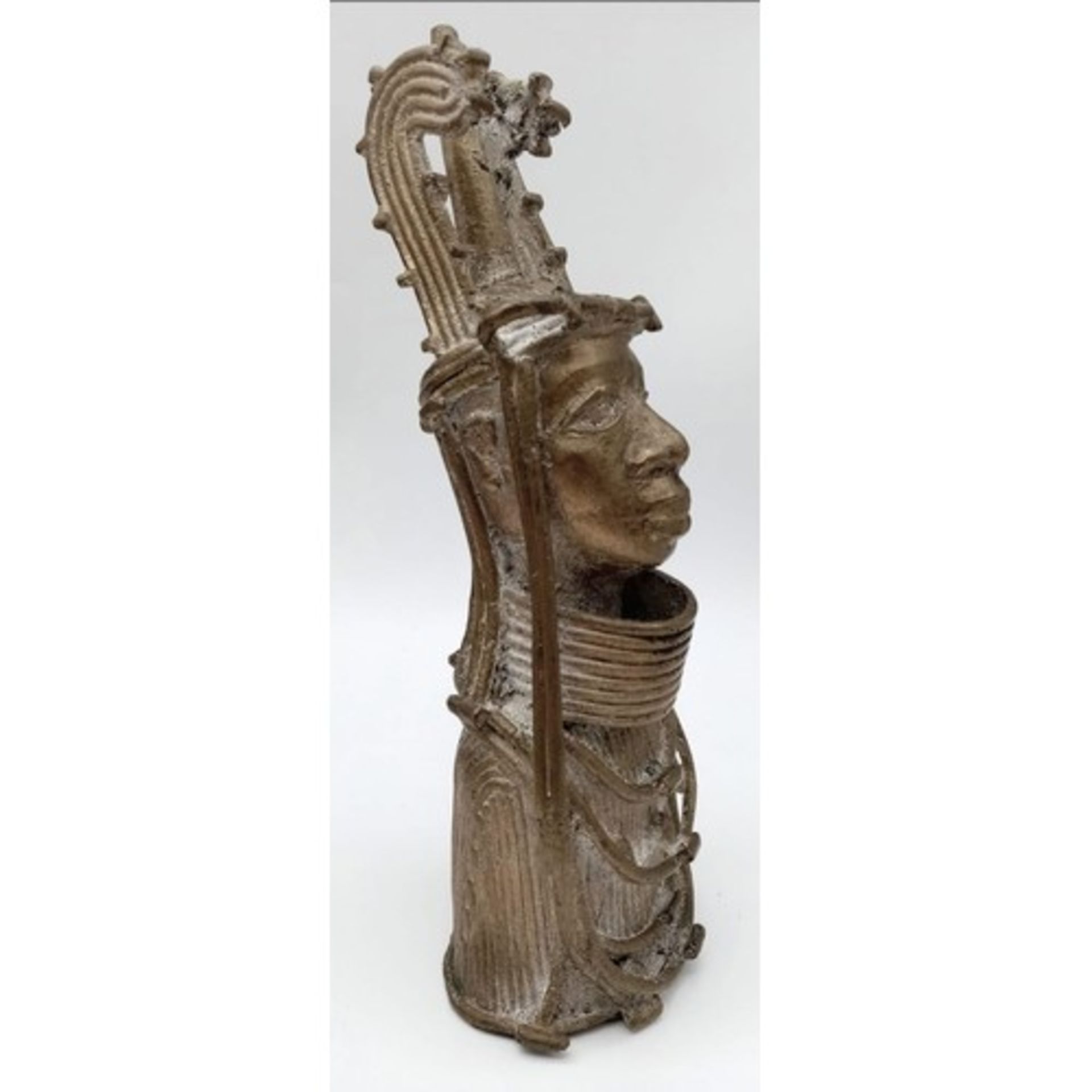 A Mid 20th Century African Benin (probably King figure) Bronze Bust. 27cm tall. 1.6 kilo weight. - Image 2 of 2