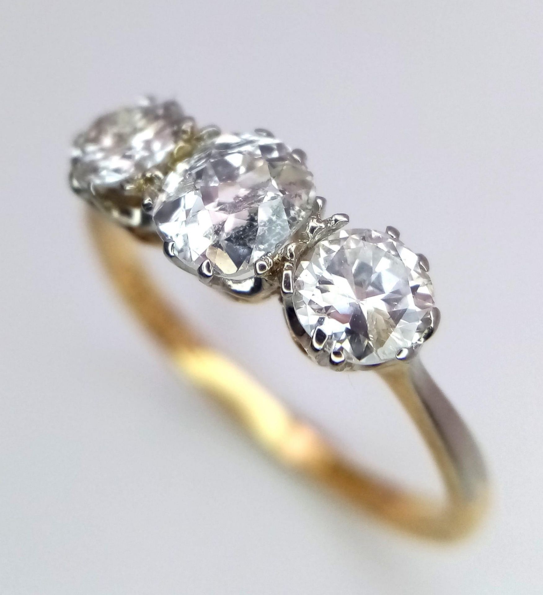 An 18 k yellow gold ring with a trilogy of brilliant round cut diamonds (1 carat min.), ring size: - Image 3 of 6