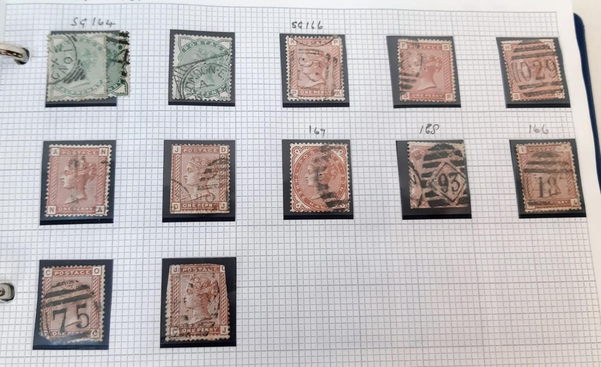 A substantial album of British stamps dating from 1840 - 1970. There are over 2000 stamps in this - Image 12 of 31