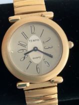 Vintage TEMPO QUARTZ WRISTWATCH 106580. Mid size finished in Gold Tone with expandable bracelet.