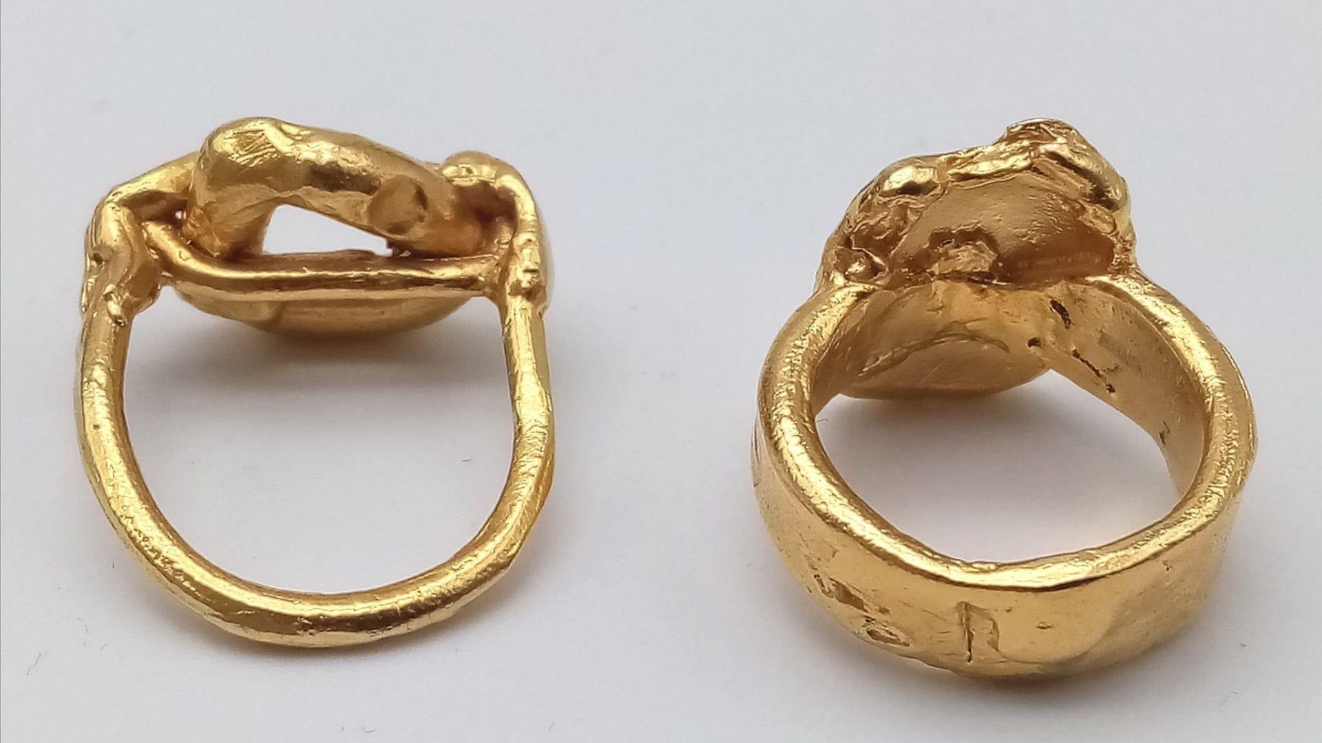 TWO STERLING SILVER, WITH GOLD VERMEIL FINISH RINGS. SIZE: J (BOTH) TOTAL WEIGHT: 16.7G SC 8056 - Bild 4 aus 6