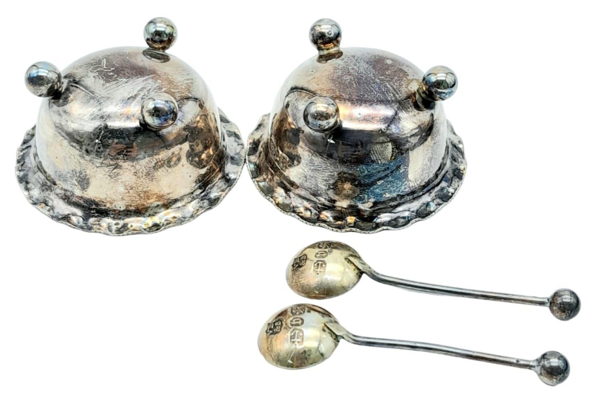 An antique sterling silver condiment set. Full hallmarks Birmingham, 1882. Total weight 31.2G. - Image 3 of 6