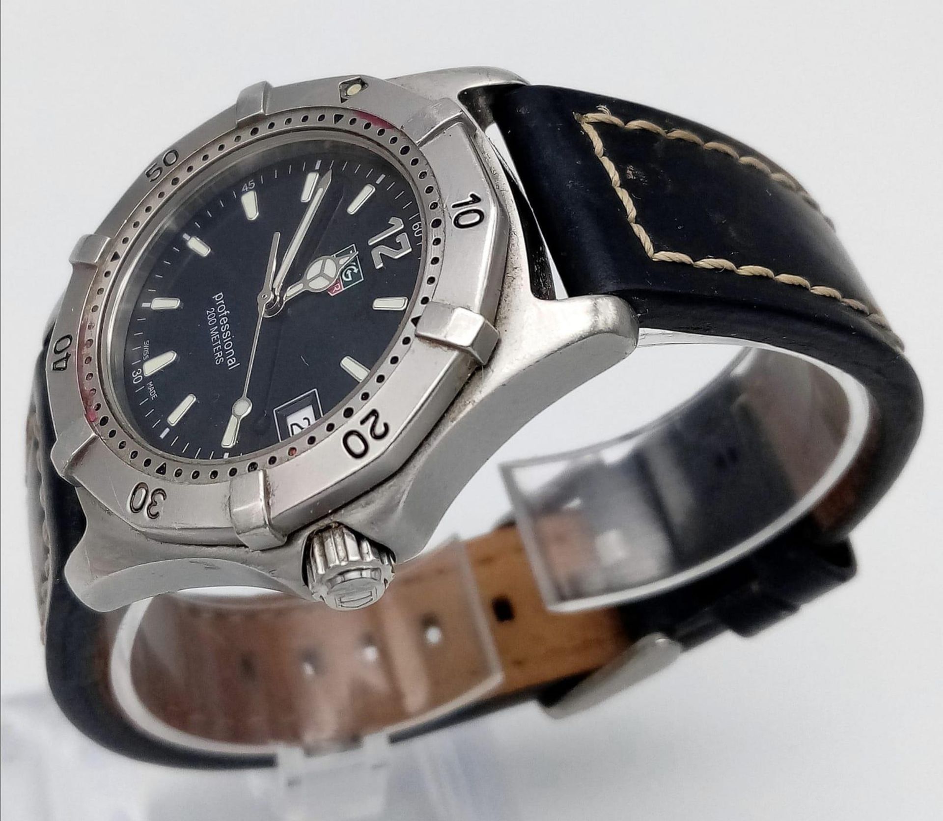 A TAG HEUER "PROFESSIONAL" 200 METERS DIVERS WATCH QUARTZ MOVEMENT . 36mm 15849 - Image 3 of 8