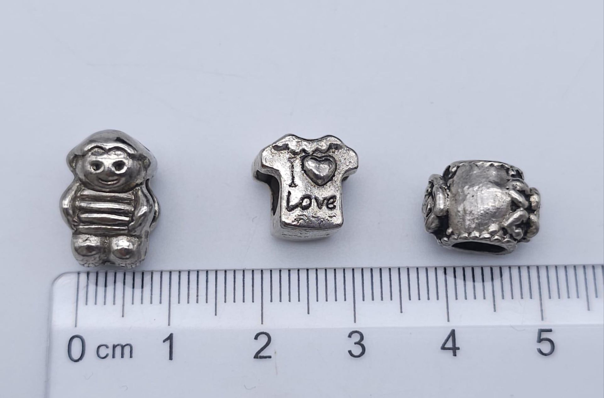 3X STERLING SILVER PANDORA STYLE CHARMS: ROSE, I LOVE T SHIRT & LITTLE BOY. TOTAL WEIGHT 9.6G. - Bild 4 aus 4