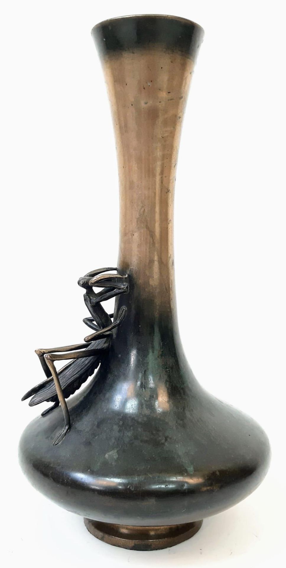 Large Japanese Brass Vase with Mounted Cricket. A truly unique item, the vase weighs 3.2 kilos and - Image 3 of 7