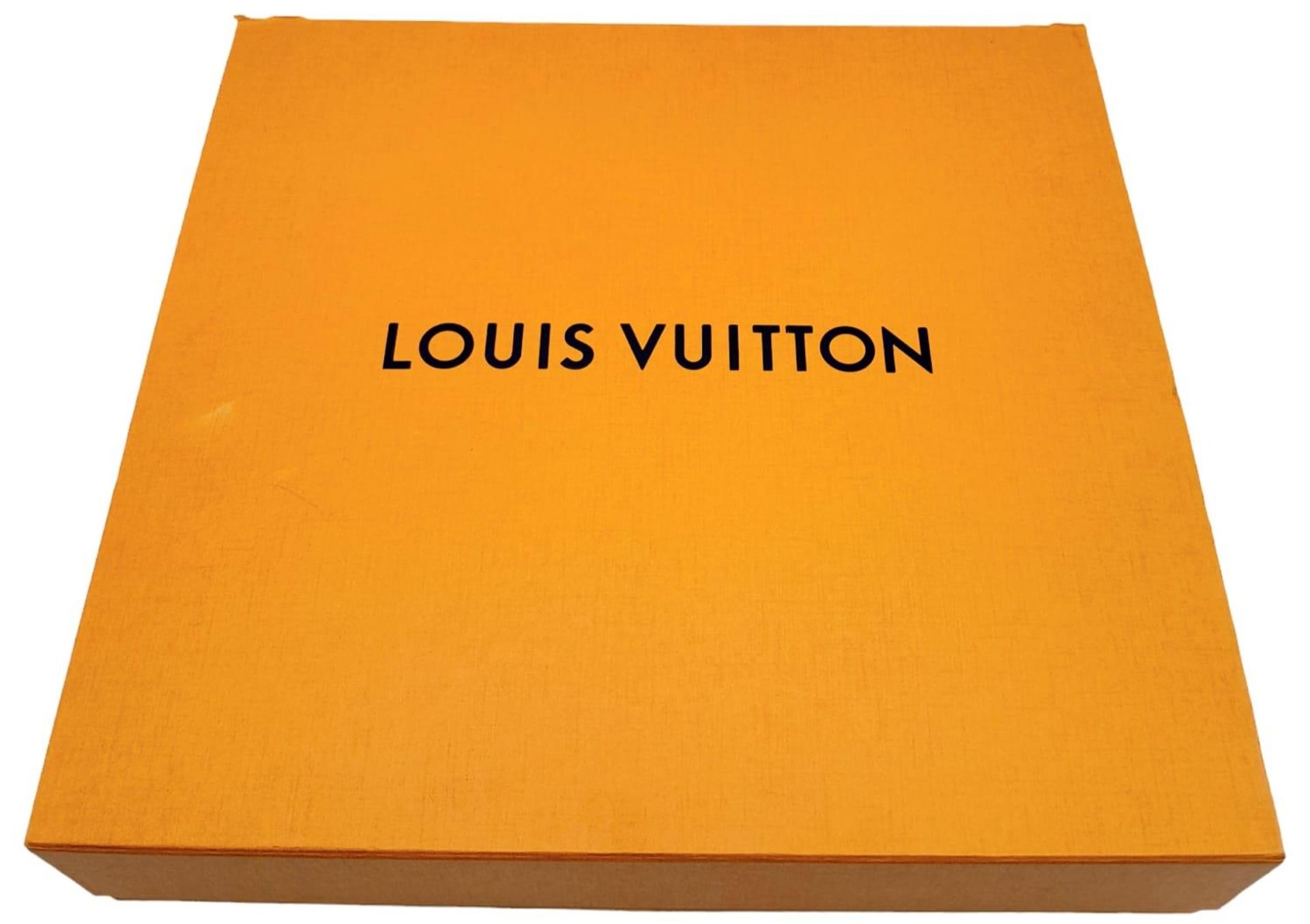 A Louis Vuitton Speedy Bag. Checked LV canvas exterior. Red textile interior. Comes with dust cover, - Image 11 of 12