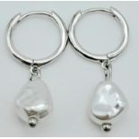 Pair of 925 Silver, Pearl Earrings. Drop measures 1cm. Weight: 1.40g