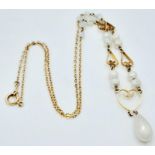A Vintage 9K Yellow Gold lavaliere Faux Pearl Necklace. 4.7g total weight. 42cm