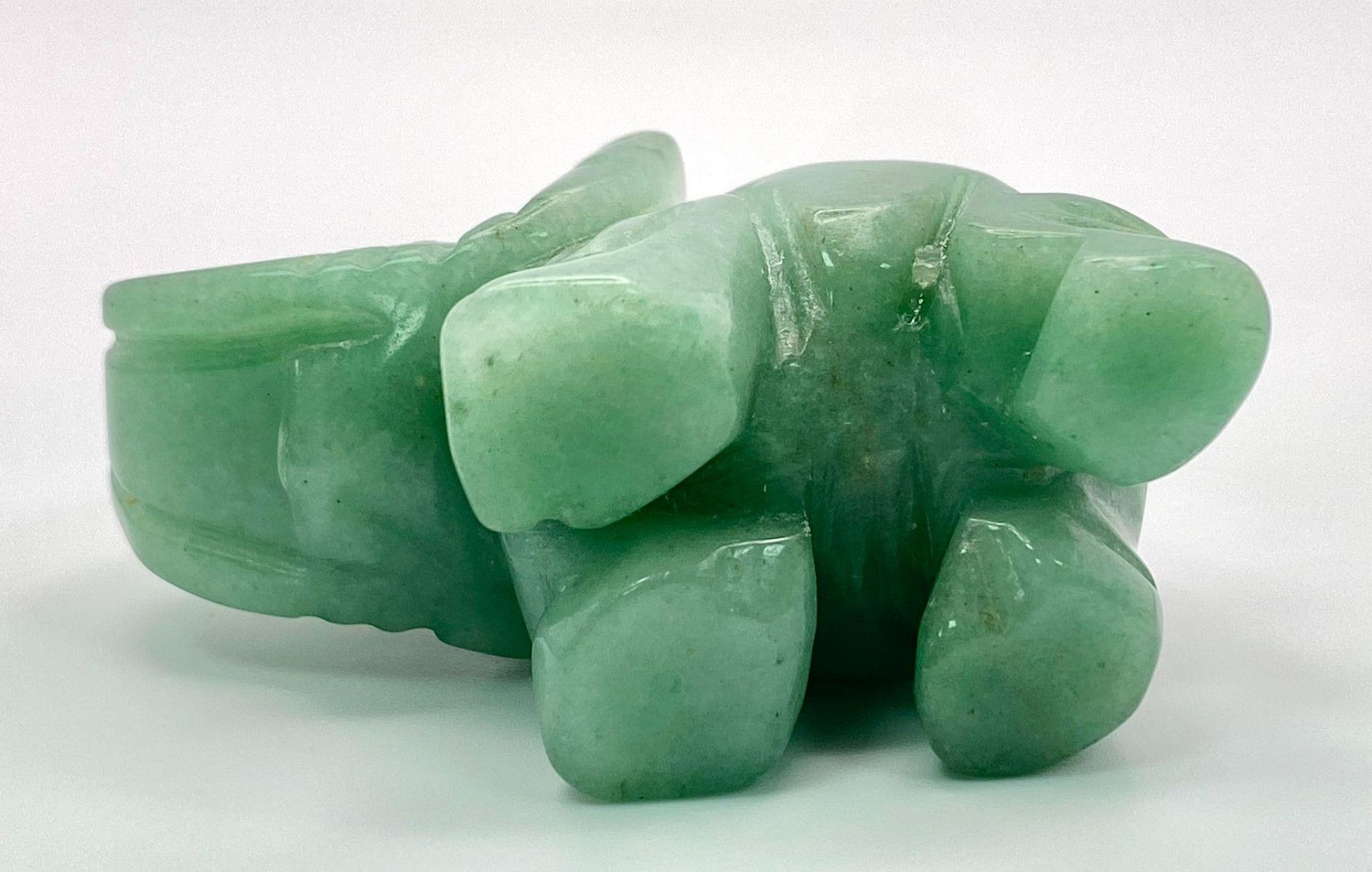 A Hand-Carved Green Jade Elephant Figure. 5.5 x 4cm - Image 3 of 4