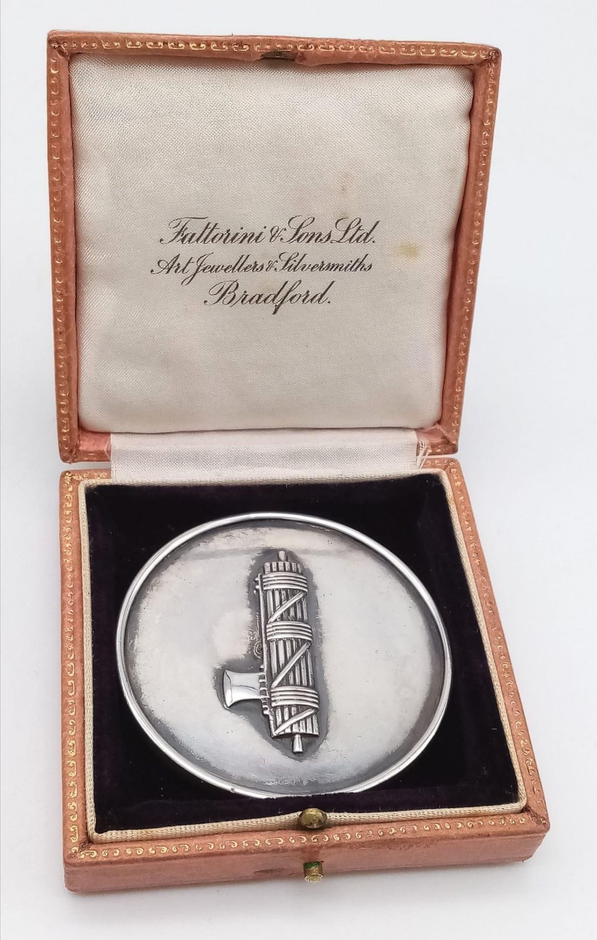 Very Rare British Union Fascists Silver Medallion that was presented to Sir Oswald Mosley by the - Image 6 of 7