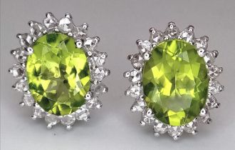 A 9K WHITE GOLD DIAMOND & PERIDOT STUD EARRINGS NEED BACKS 2.14G ref: SC 1038