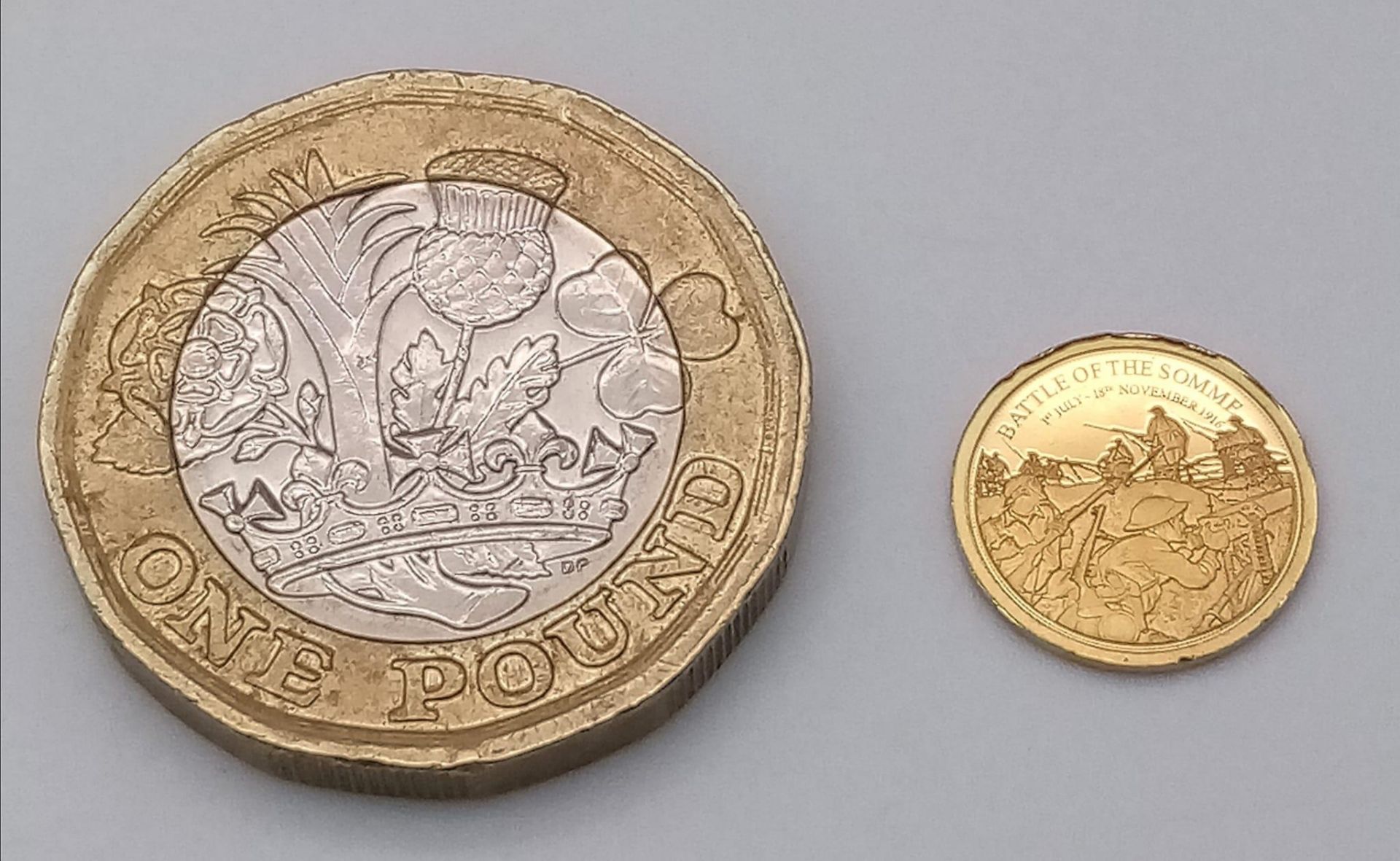 A 14K Yellow Gold Battle of The Somme Miniature Gold Coin. - Image 3 of 3