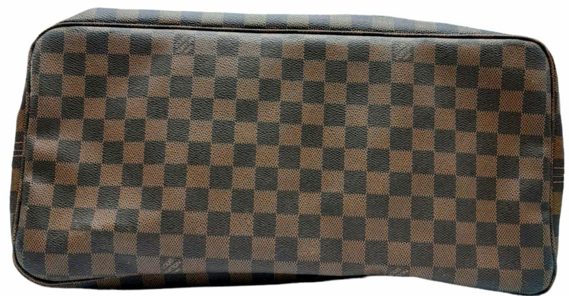 A Louis Vuitton Damier Ebene 'Neverfull GM' Bag. Leather exterior with gold-toned hardware, two thin - Bild 4 aus 8