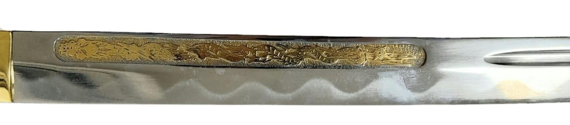 An Excellent Condition, Highly Decorative, Dragon Detail, Modern Display Katana Sword. 105cn Length. - Bild 8 aus 9