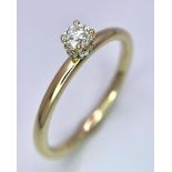 A 9 K yellow gold ring with a brilliant cut diamond (0.25 carats) standing proud and a halo of