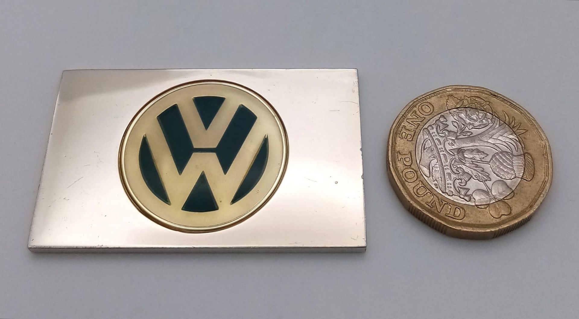A STERLING SILVER V W VOLKSWAGON SYMBOL PLAQUE 23.2G 45mm x 29mm ref: 8128 - Image 2 of 4