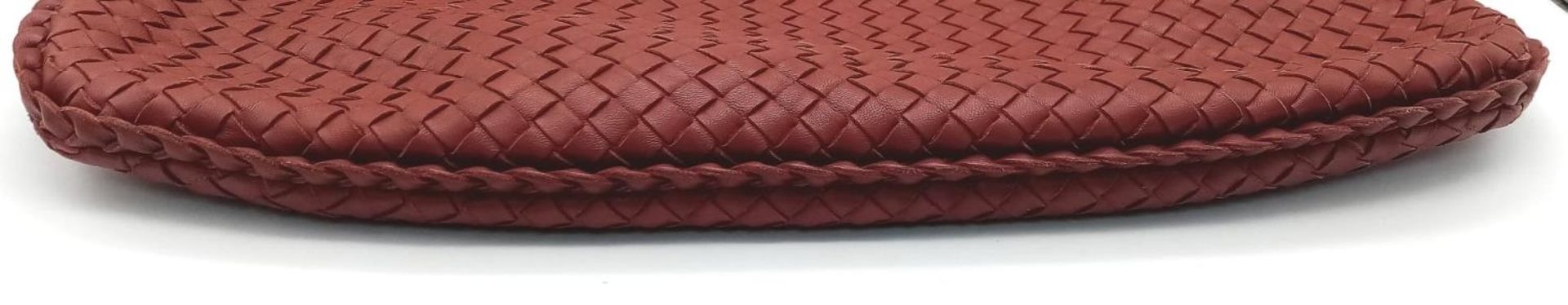 A large Bottega Veneta Hobo bag in brown nappa leather, top zip closure, Size approx. 47x29x8cm. - Image 4 of 7