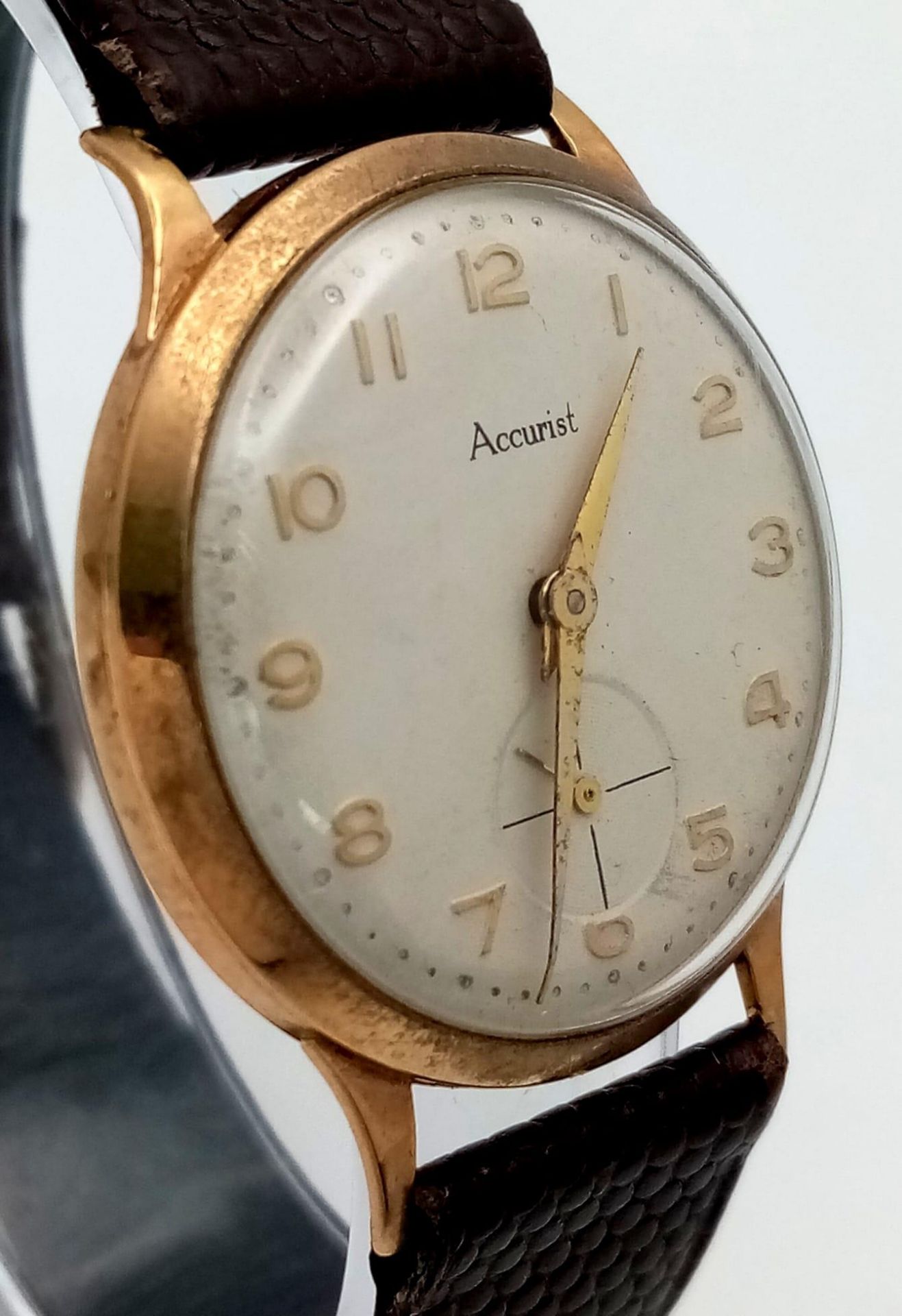 A Vintage Accurist 9K Gold Cased Gents Watch. 21 jewels In need of repair (missing winder) so a/f. - Image 3 of 7