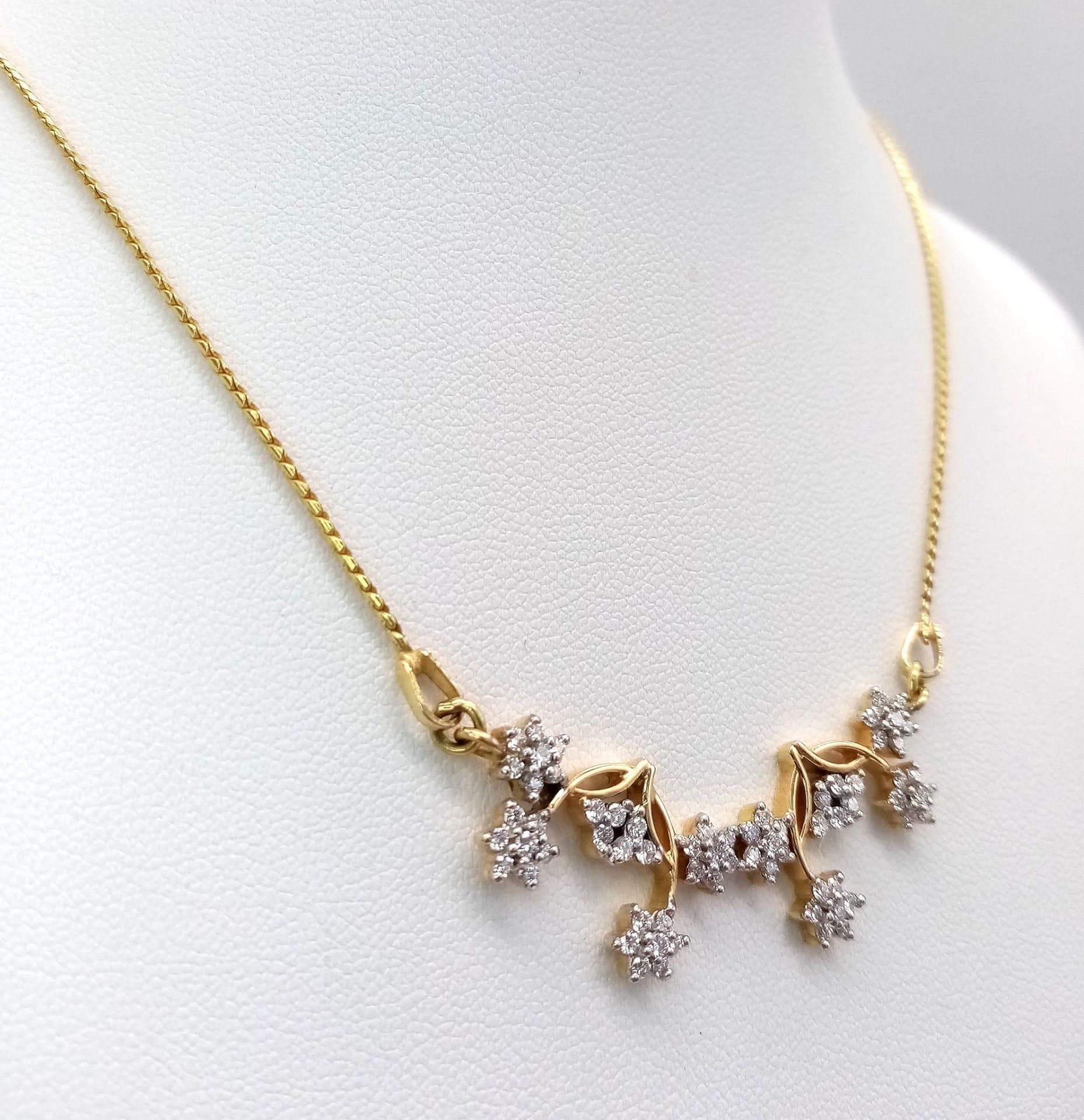 An elegant 18 K yellow gold necklace with with a flower design loaded with diamonds (0.70 carats), - Image 3 of 4