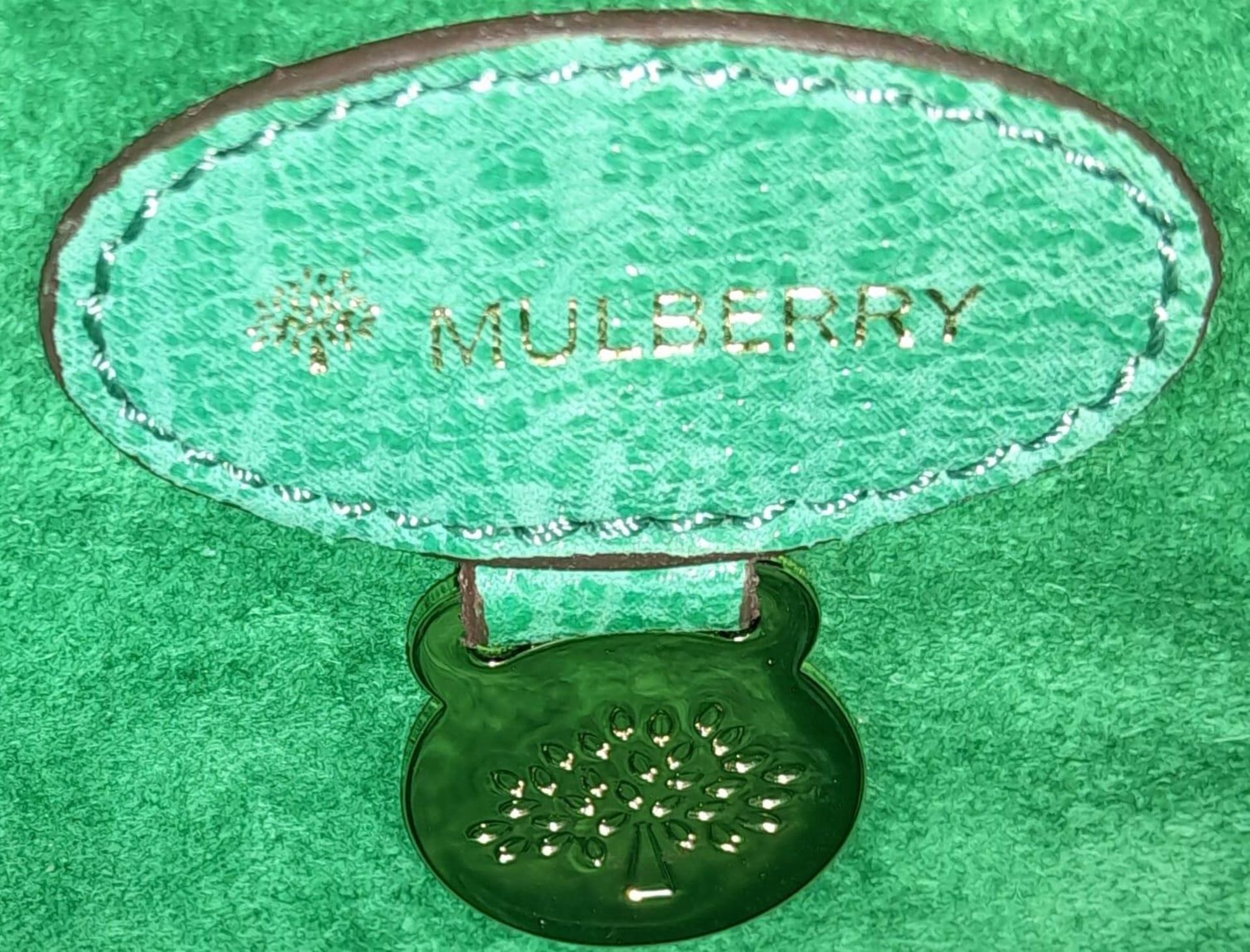 A green Mulberry Lily mini bag with gold tone hardware and matching strap. Size approx. 20x18x8cm. - Image 9 of 9